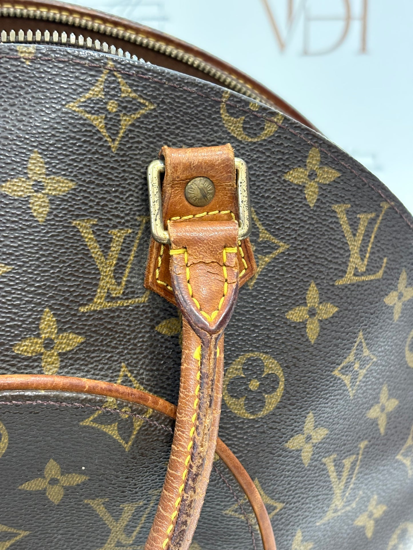 018296 - Louis Vuitton Ellipse MM