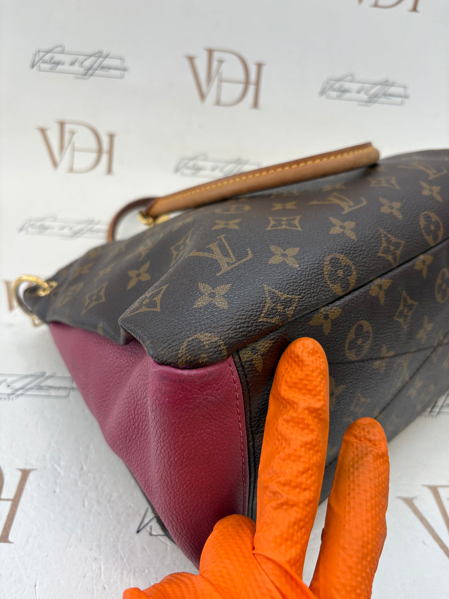 382993 - Louis Vuitton Pallas