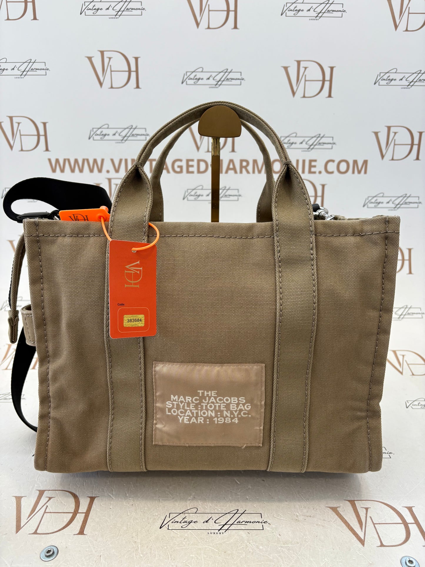 383684 - Marc Jacobs Traveler