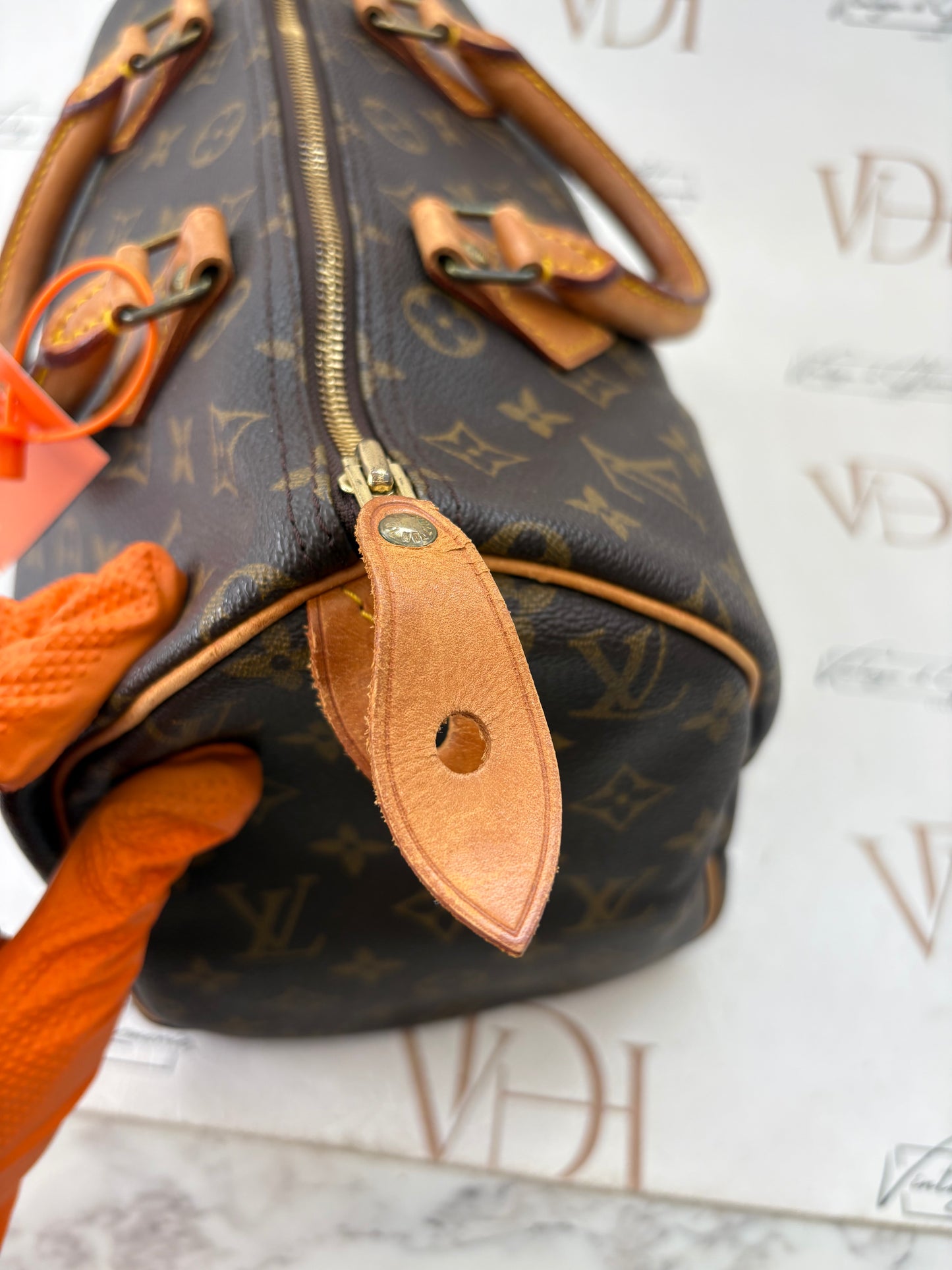 018815 - Louis Vuitton Speedy 30