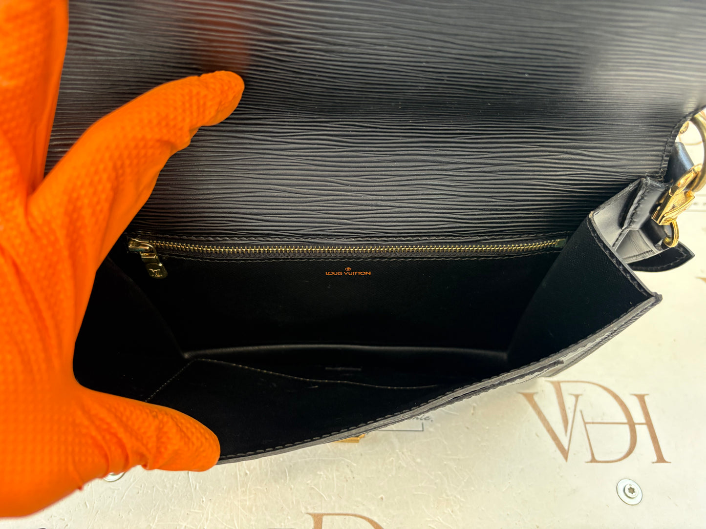 017133 - Louis Vuitton Epi Biface