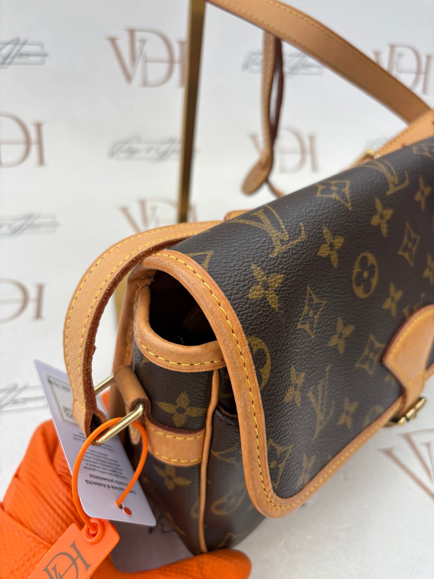018585 - Louis Vuitton Sologne