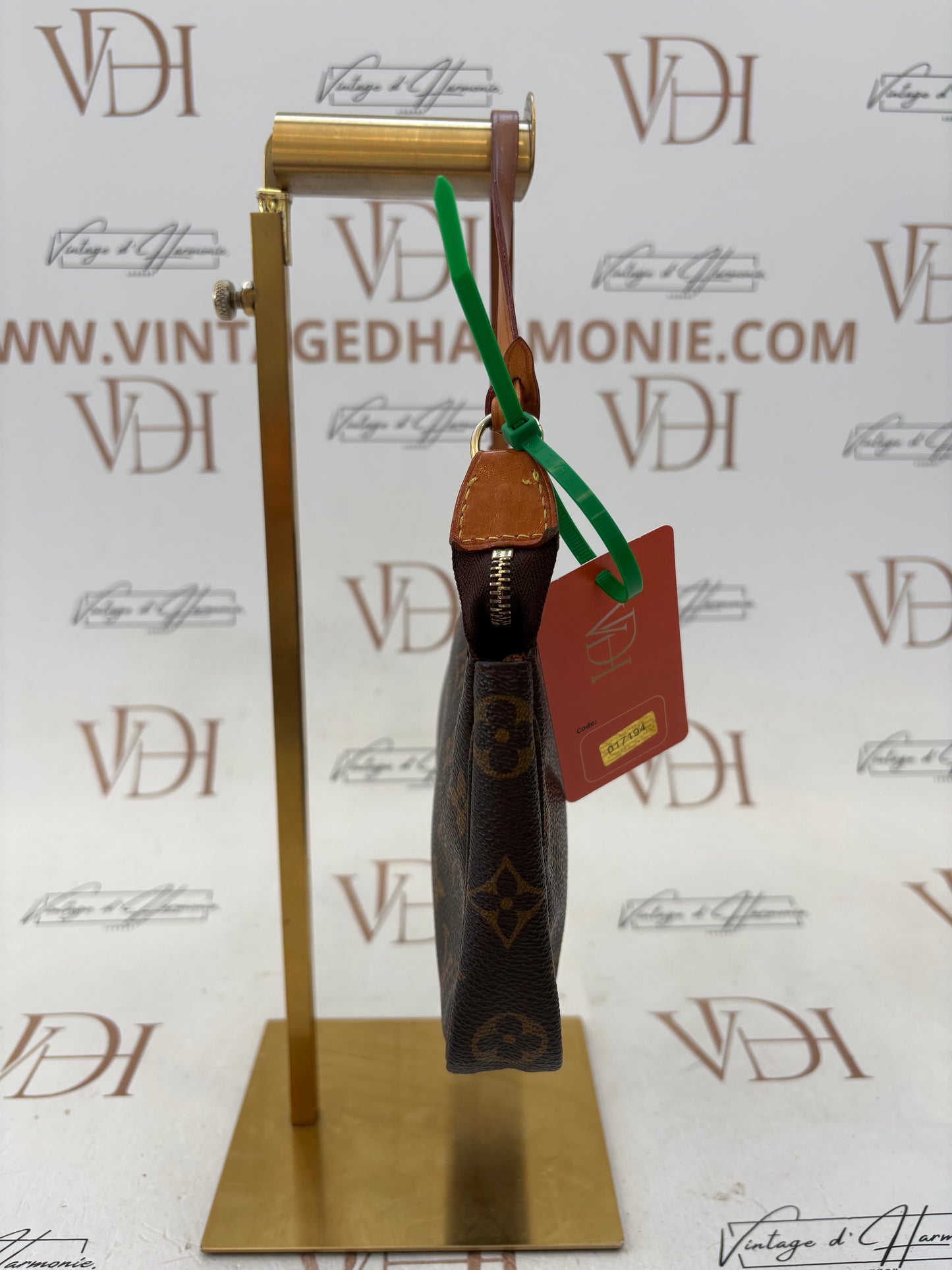 017194 - Louis Vuitton Pochette Accessoires