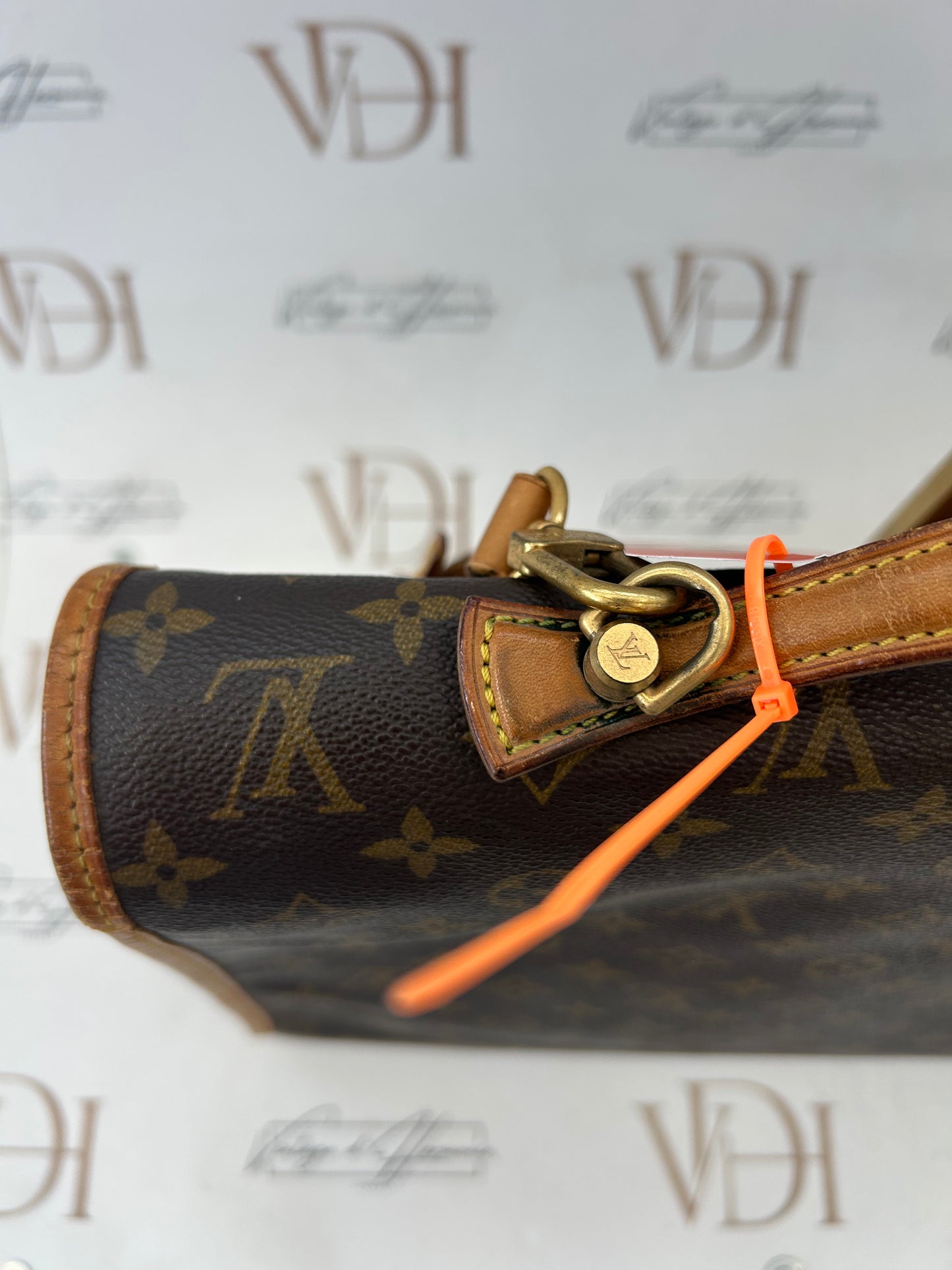018325 - Louis Vuitton Beverly