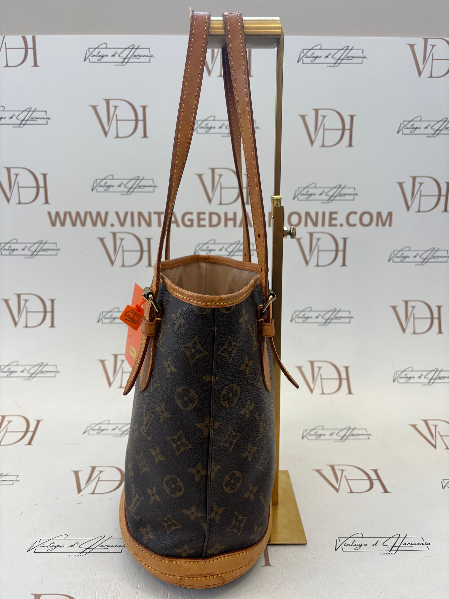 019001 - Louis Vuitton Bucket PM