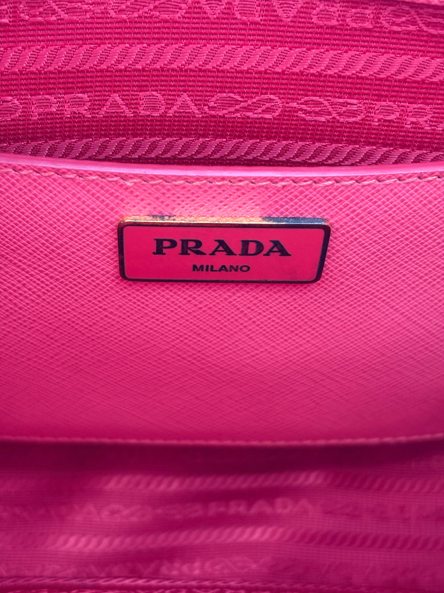 383681 - Prada Promenade