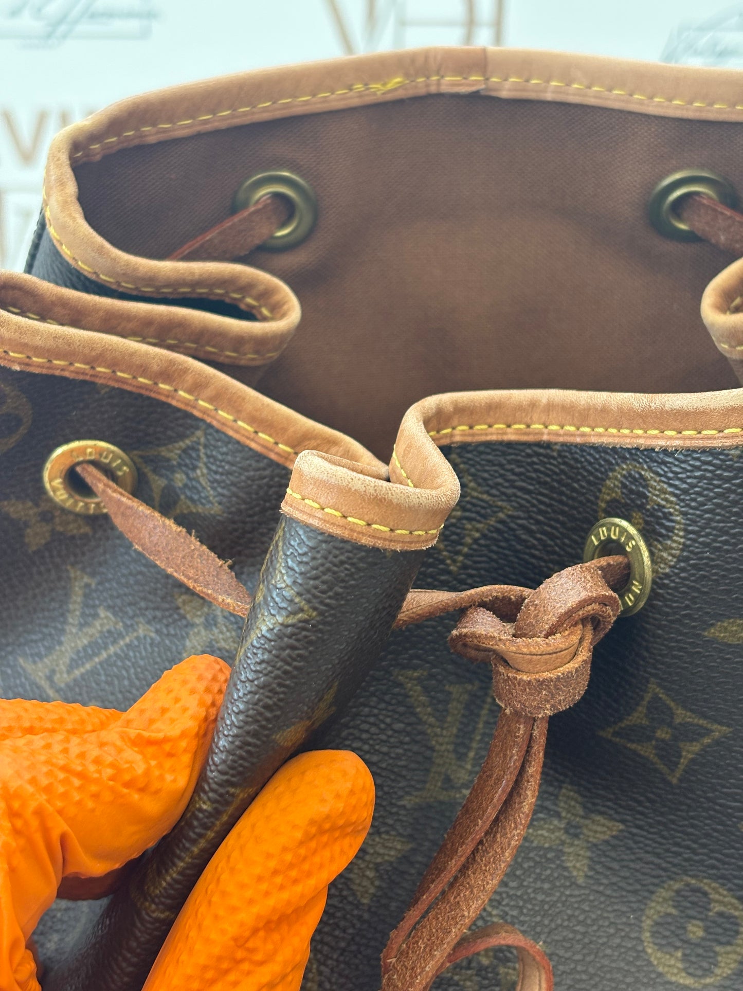 018911 - Louis Vuitton Montsouris GM