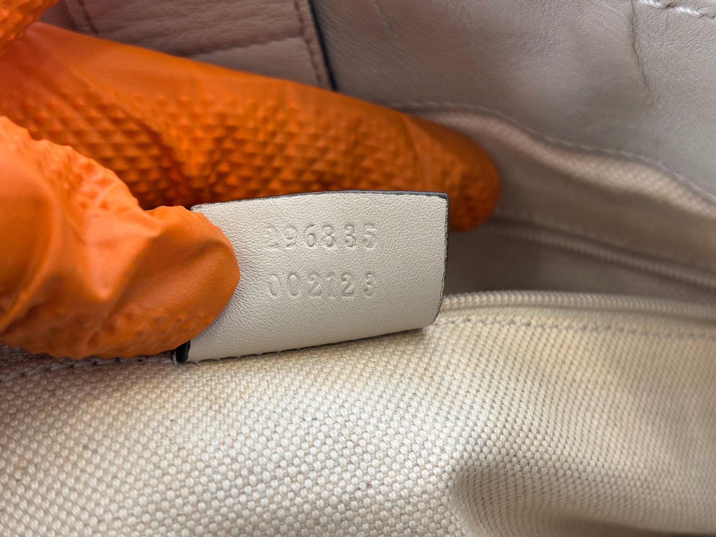 383915 - Gucci Sukey