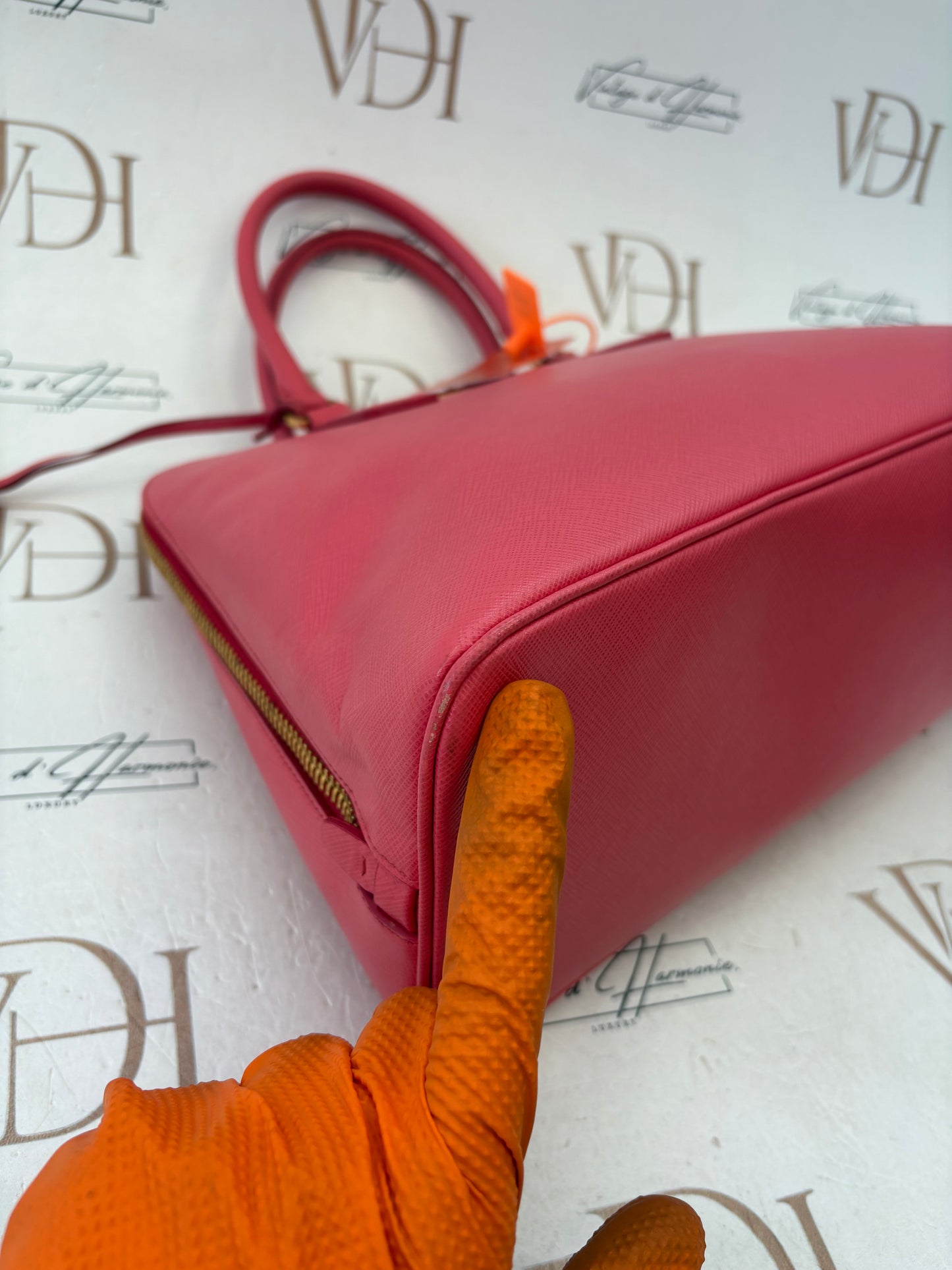 383681 - Prada Promenade