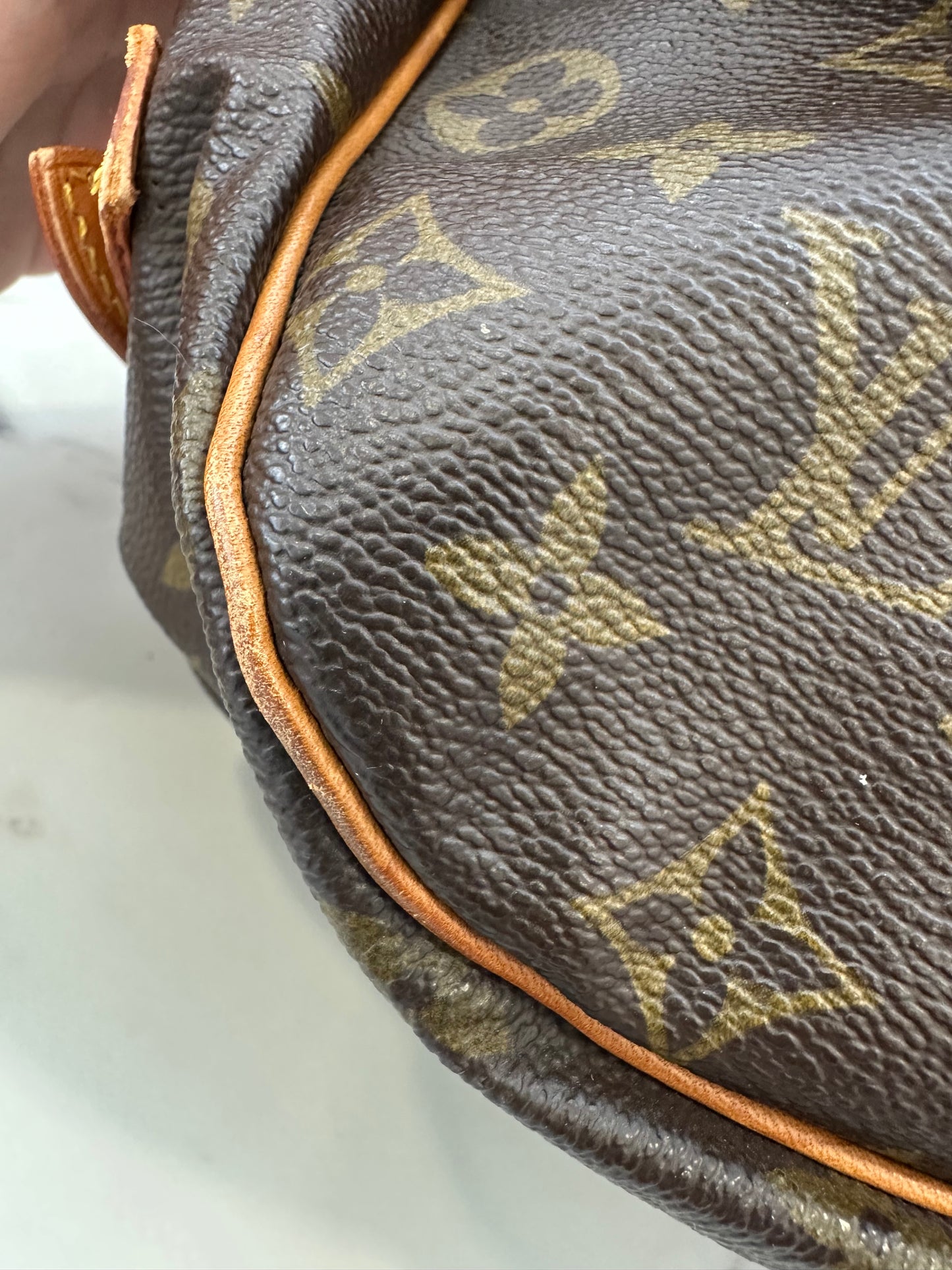 Louis Vuitton Saumur 35
