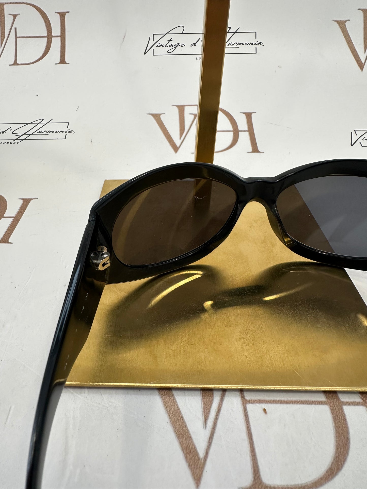 016822 - Chanel Sunglasses