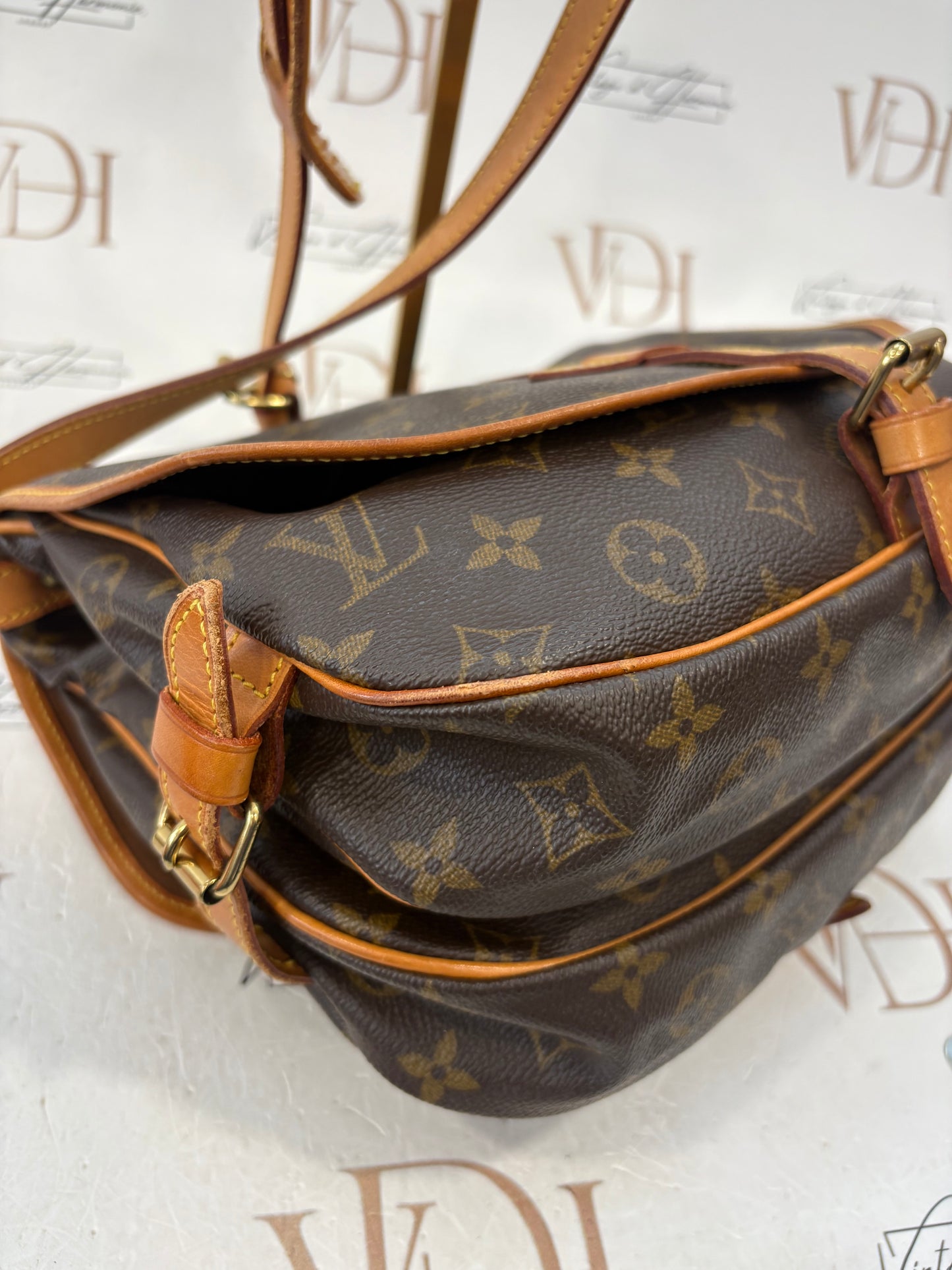 018580 - Louis Vuitton Saumur 30