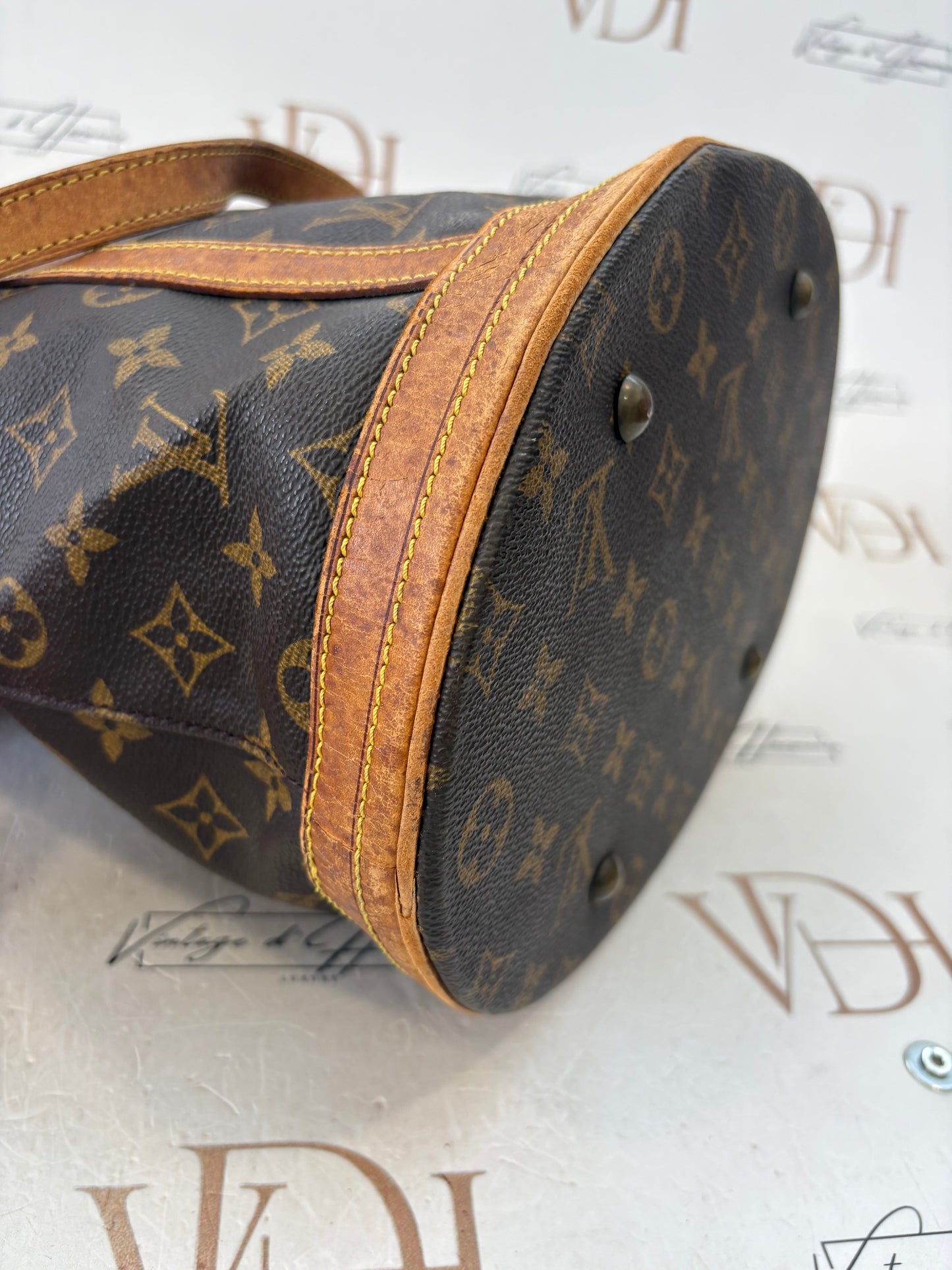 018539 - Louis Vuitton Bucket GM