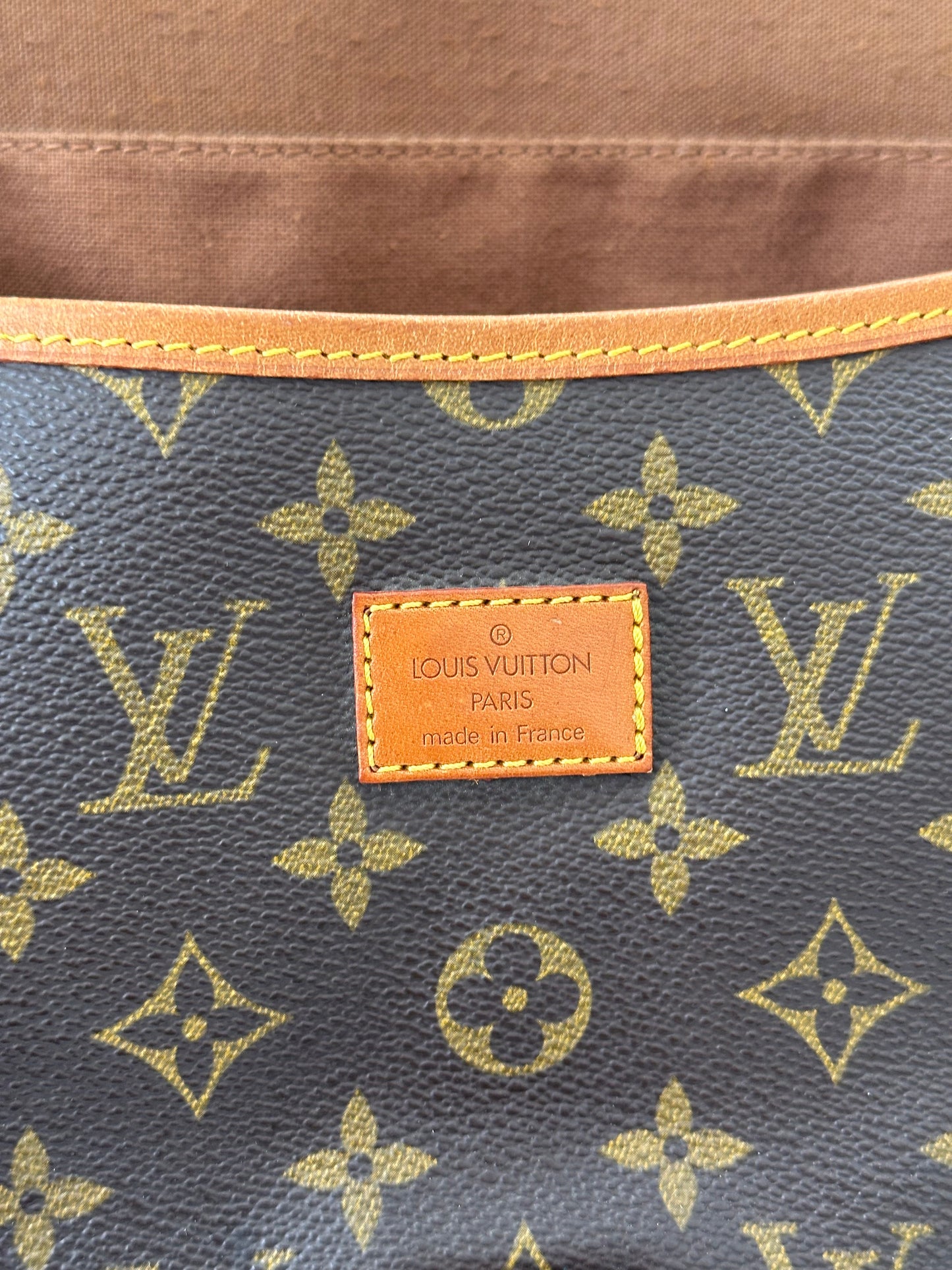 018125 - Louis Vuitton Saumur 35