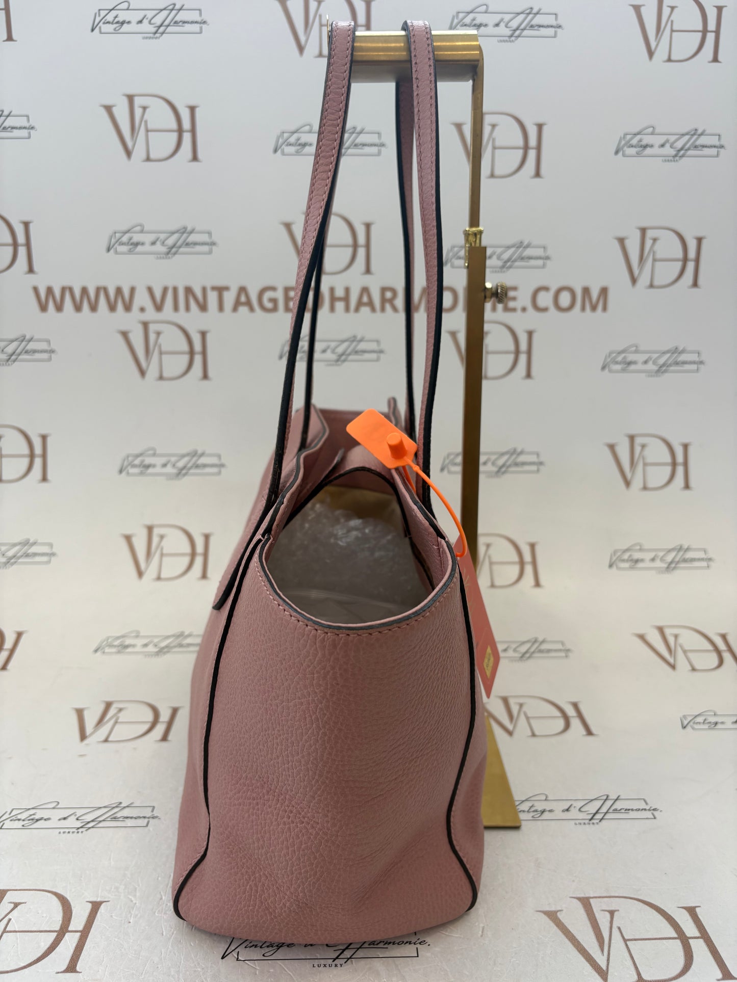 383907 - Gucci Swing