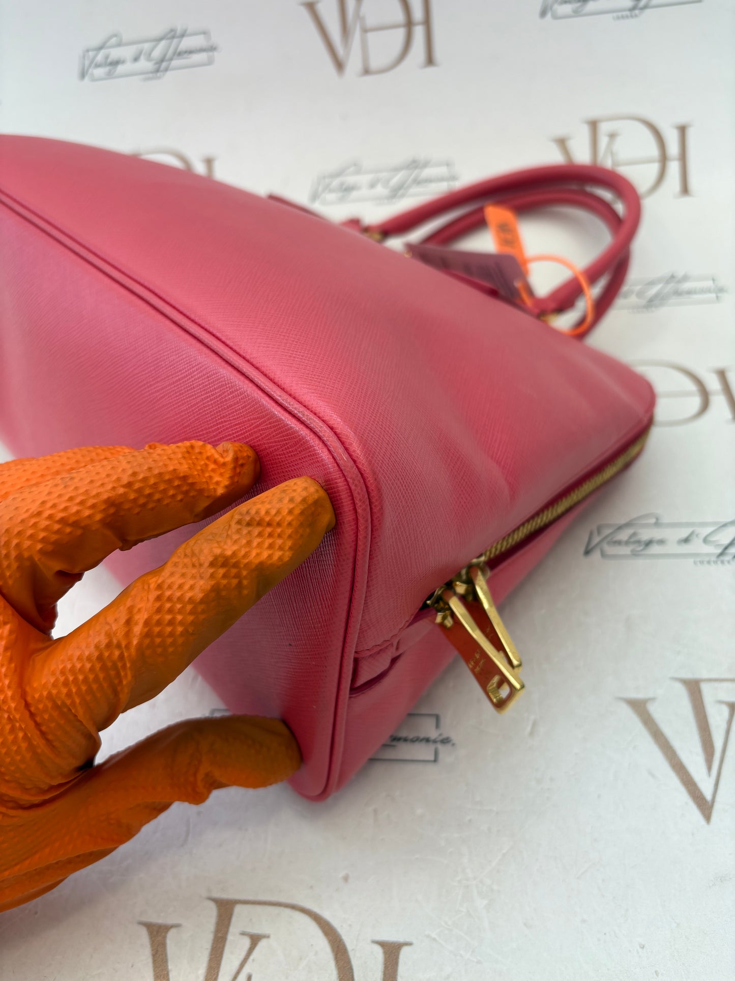 383681 - Prada Promenade