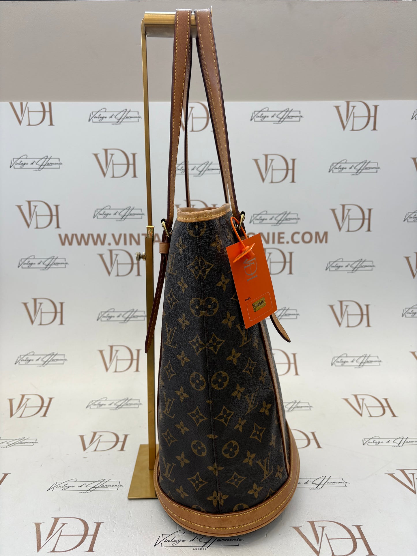 018885 - Louis Vuitton Bucket GM
