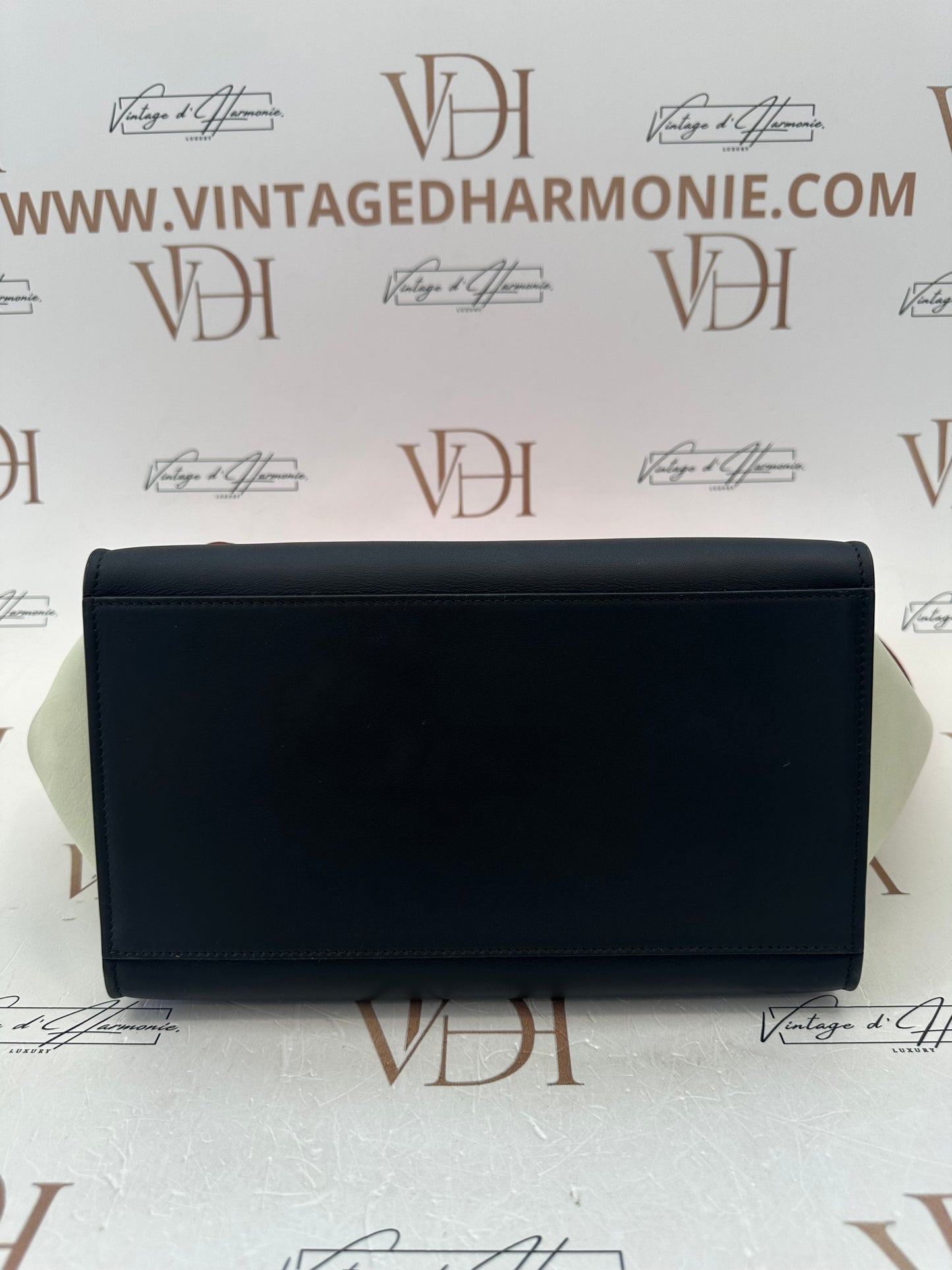 382305 - Celine Trapeze
