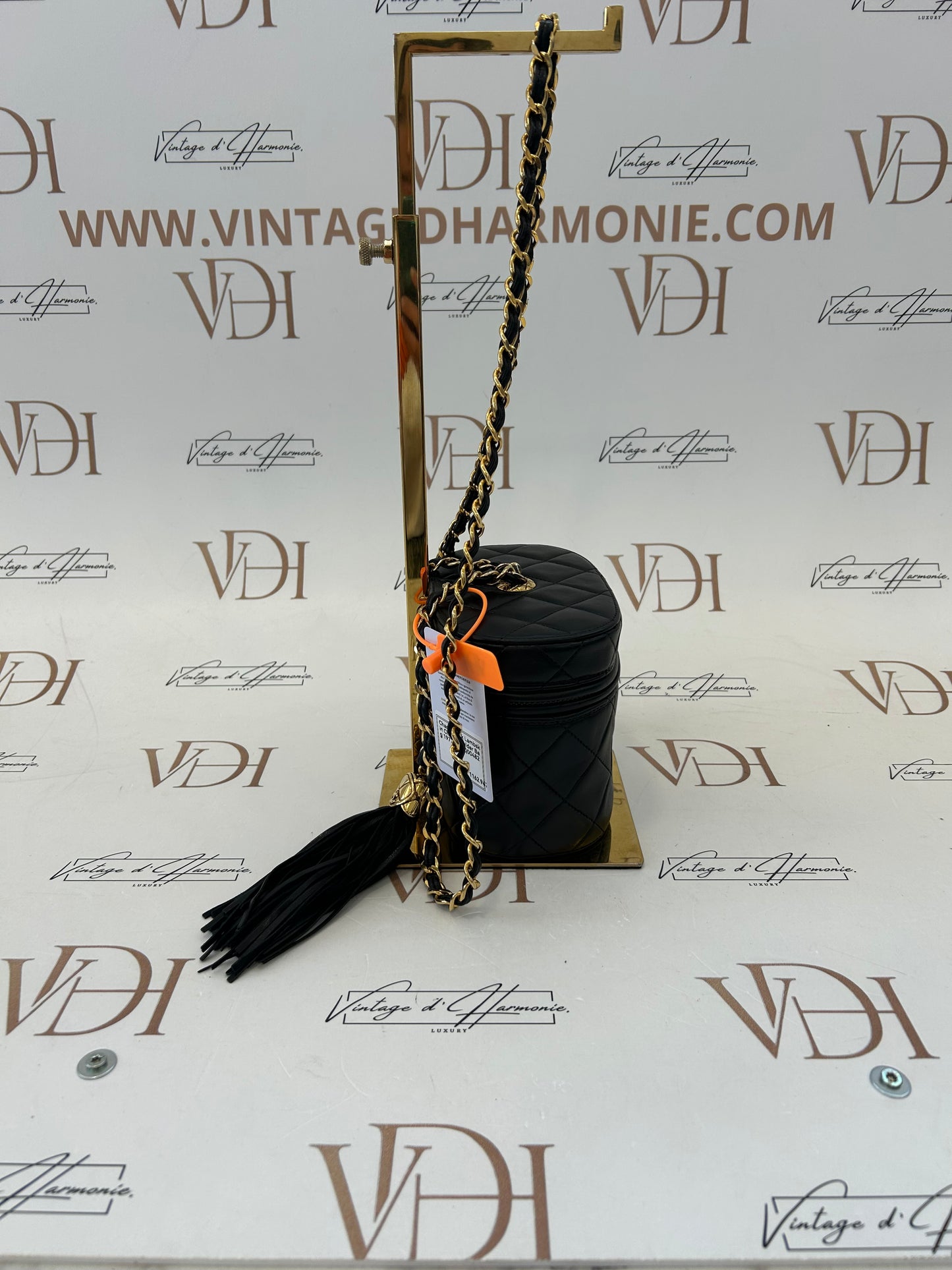 017040 - Chanel Black Lambskin Chain Shoulder Bag