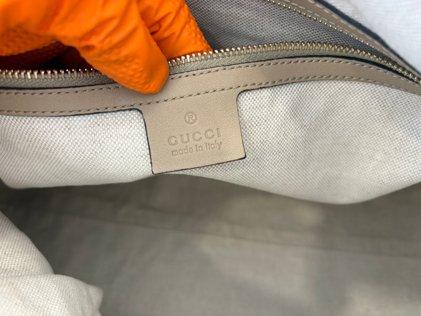 383472 - Gucci GG Supreme