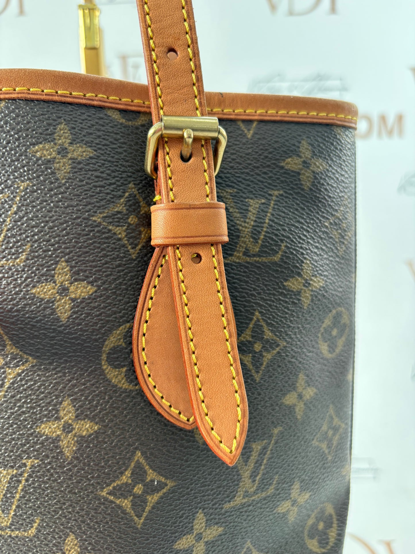 019009 - Louis Vuitton Bucket PM