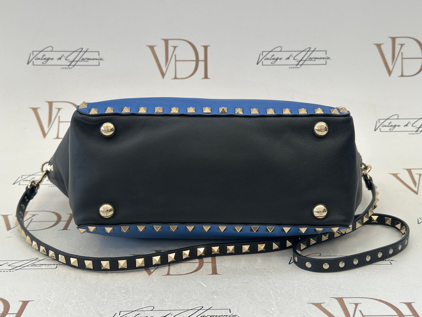 383083 - Valentino Rockstud