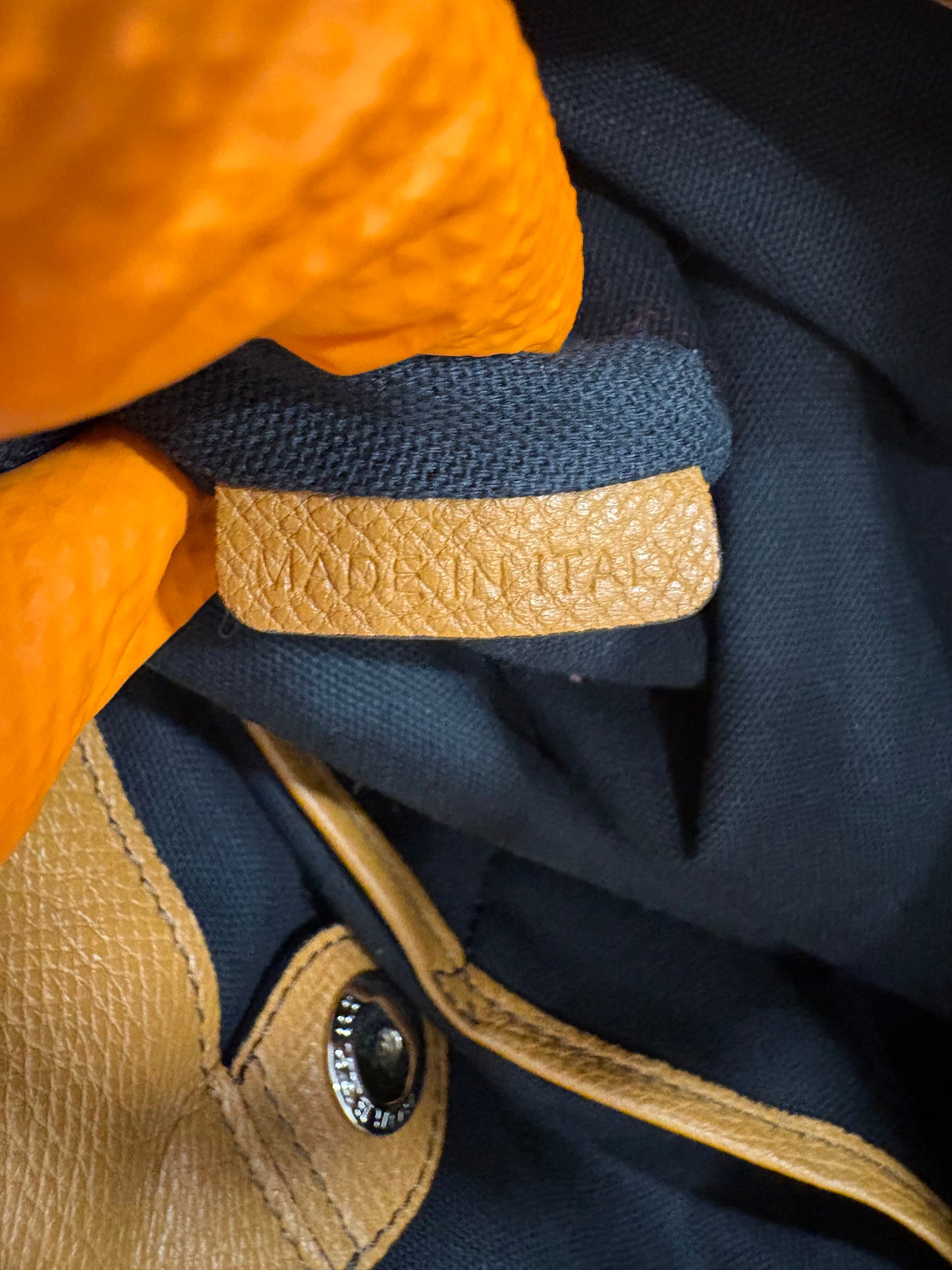383363 - Burberry The Banner