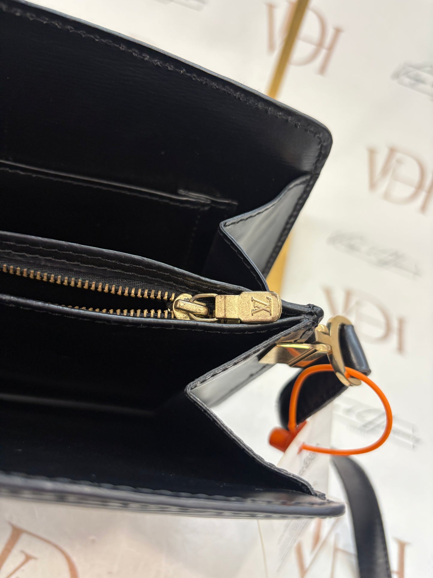 018067 - Louis Vuitton Epi Capuchin