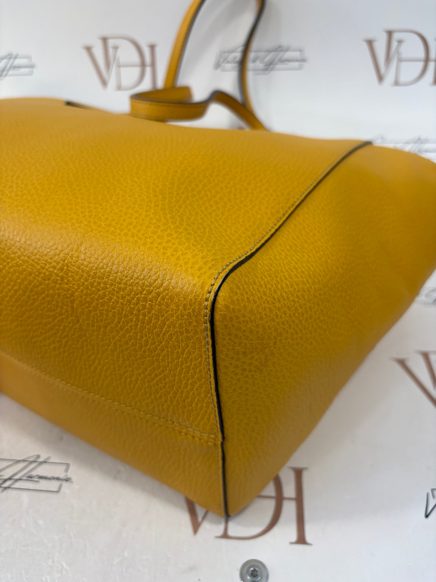 383715 - Gucci Swing Yellow