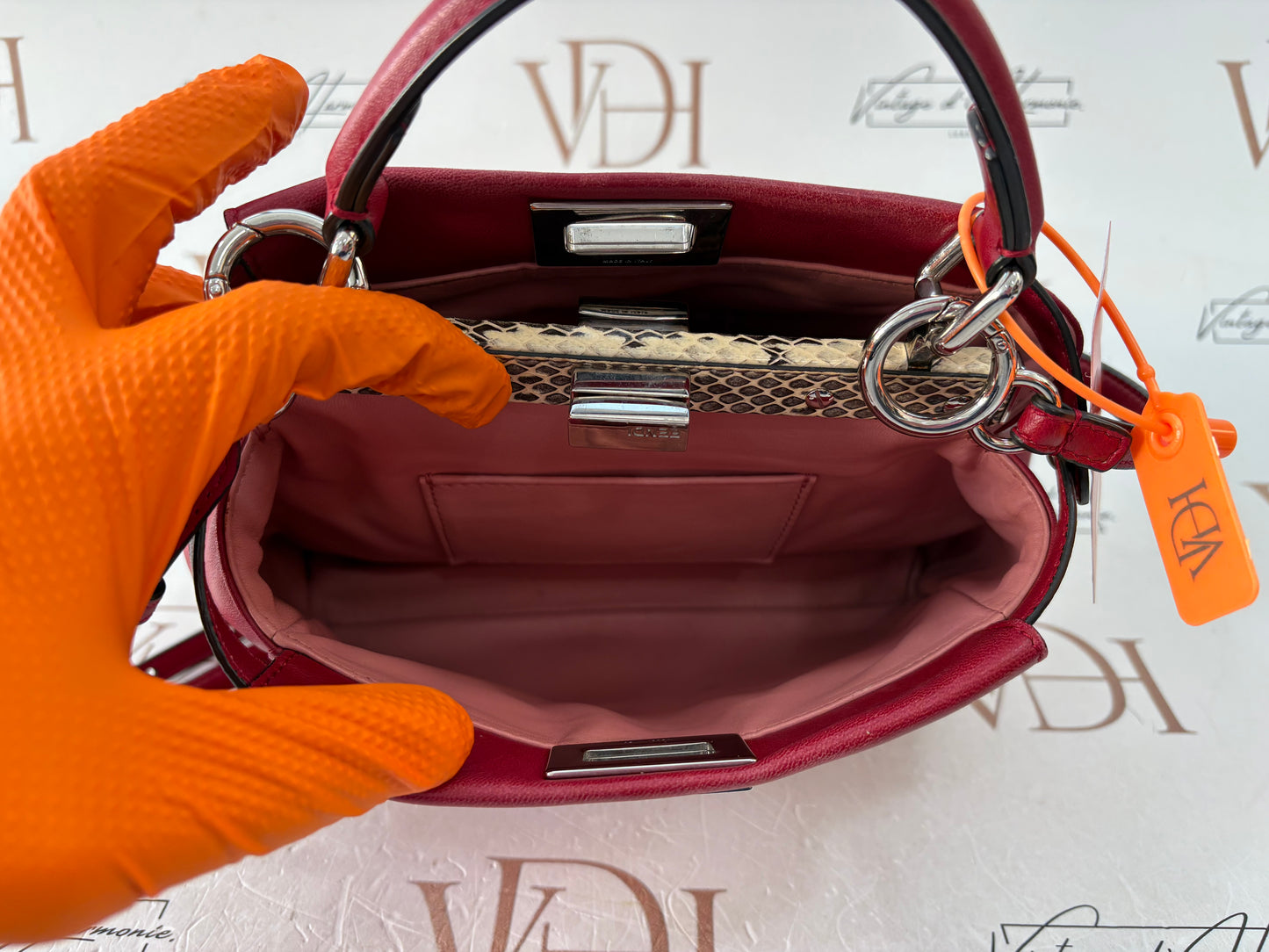 383481 - Fendi Peekabo
