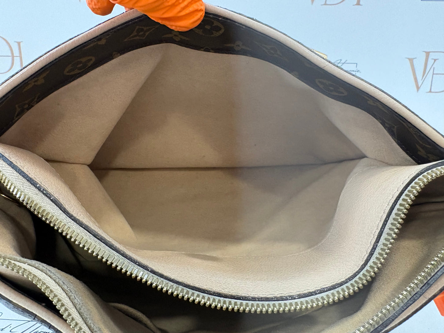382944 - Louis Vuitton Pallas