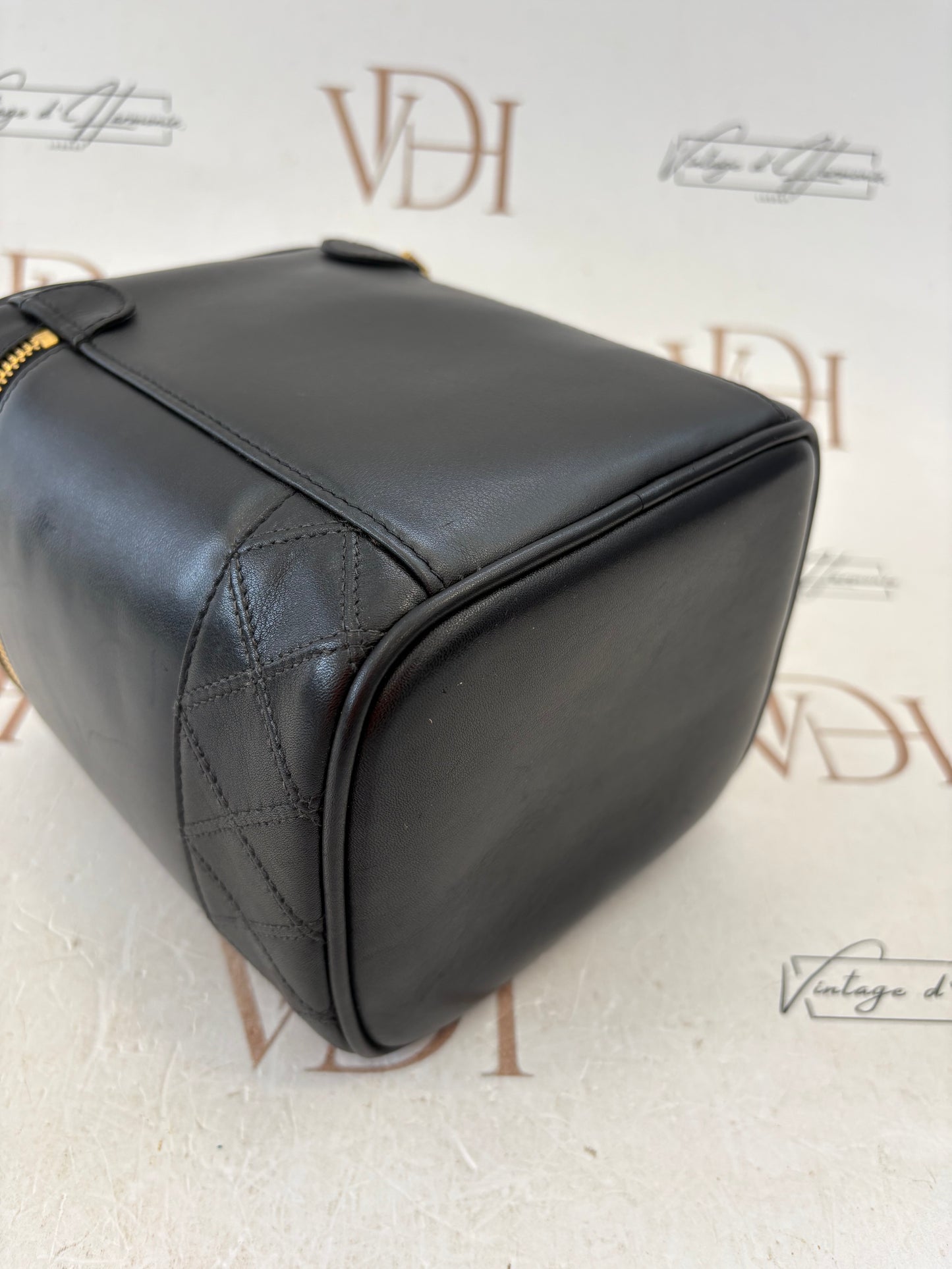 017089 - Chanel Black Lambskin Vanity