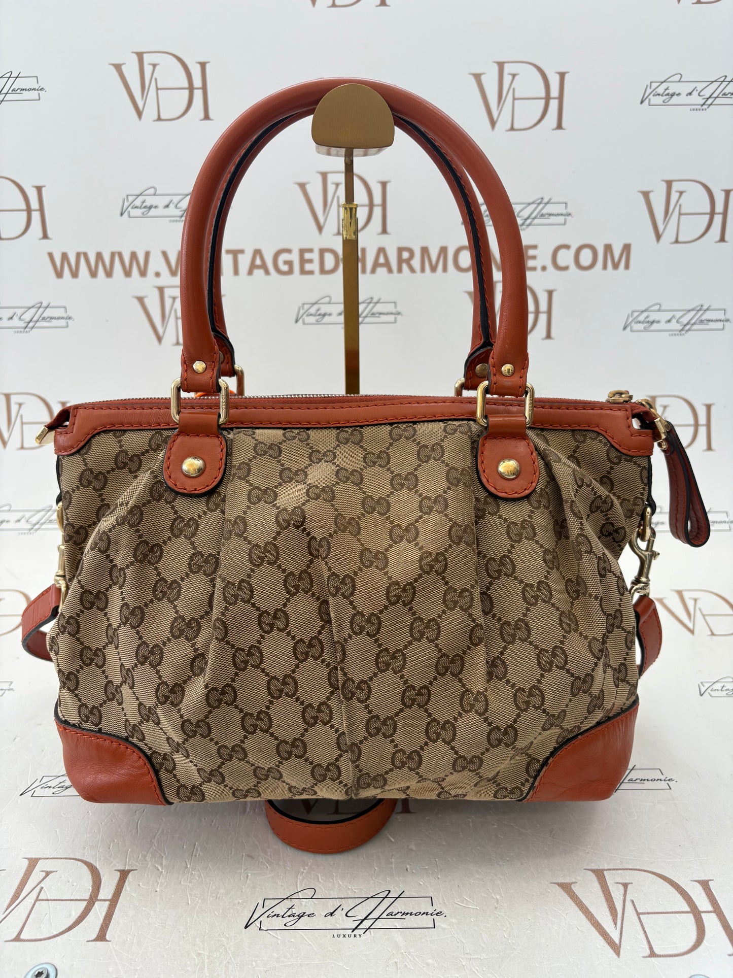 384043 - Gucci Sukey