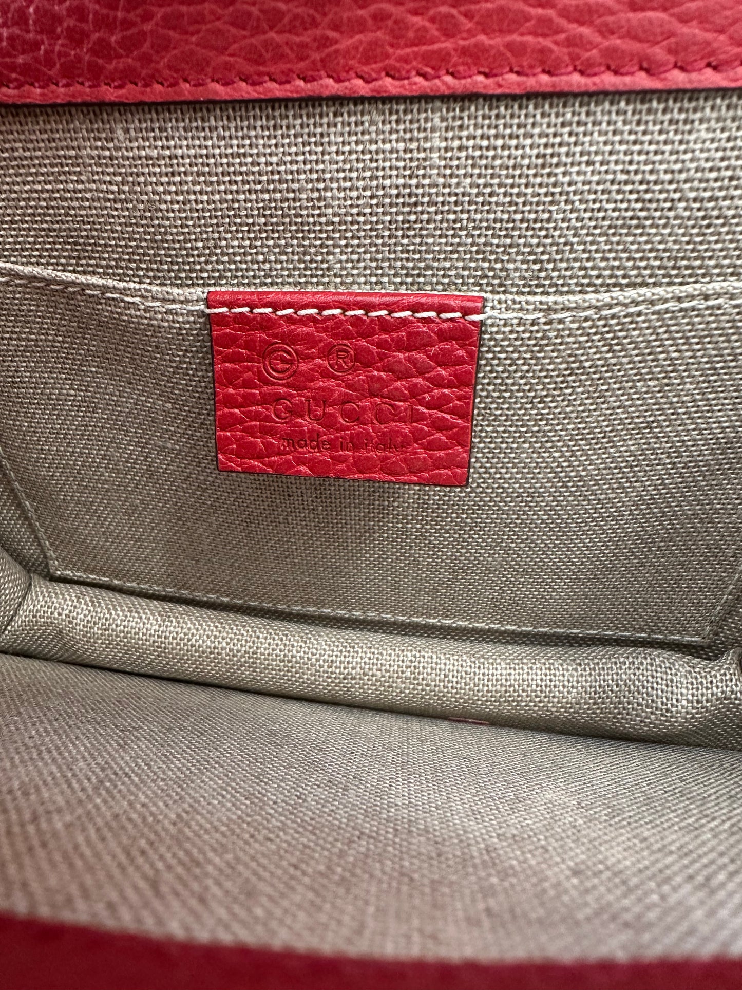 382995 - Gucci Interlocking