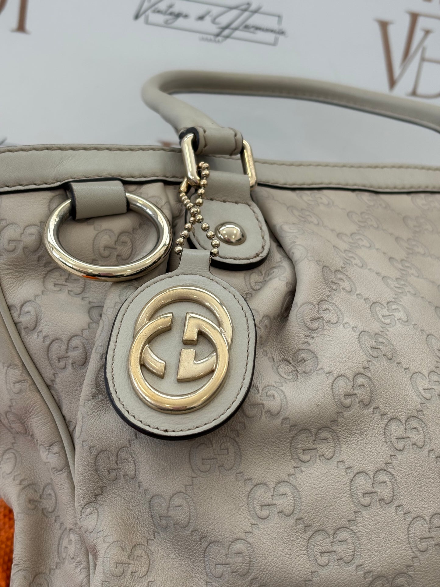 383915 - Gucci Sukey