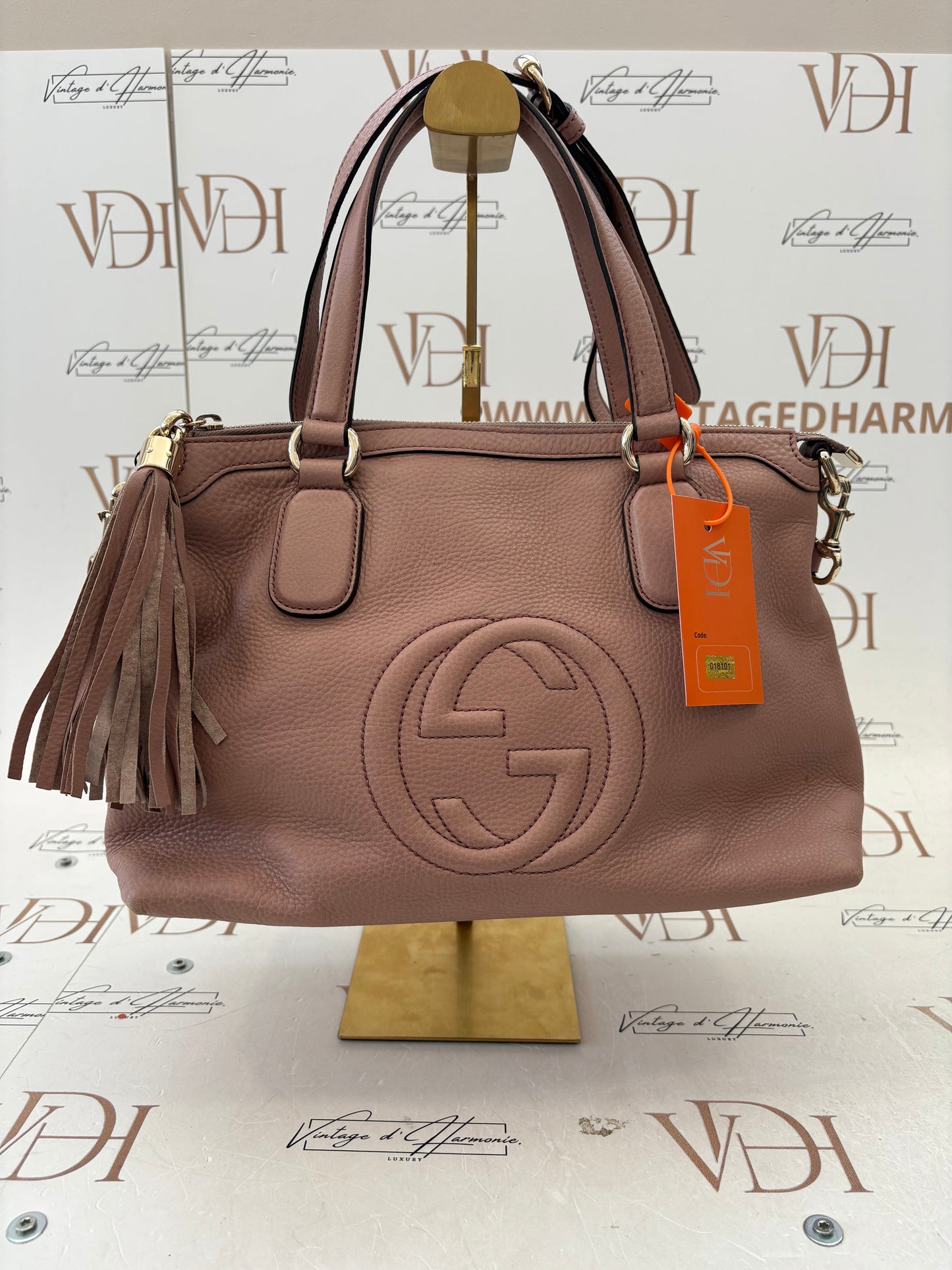 018101 - Gucci Black Leather S