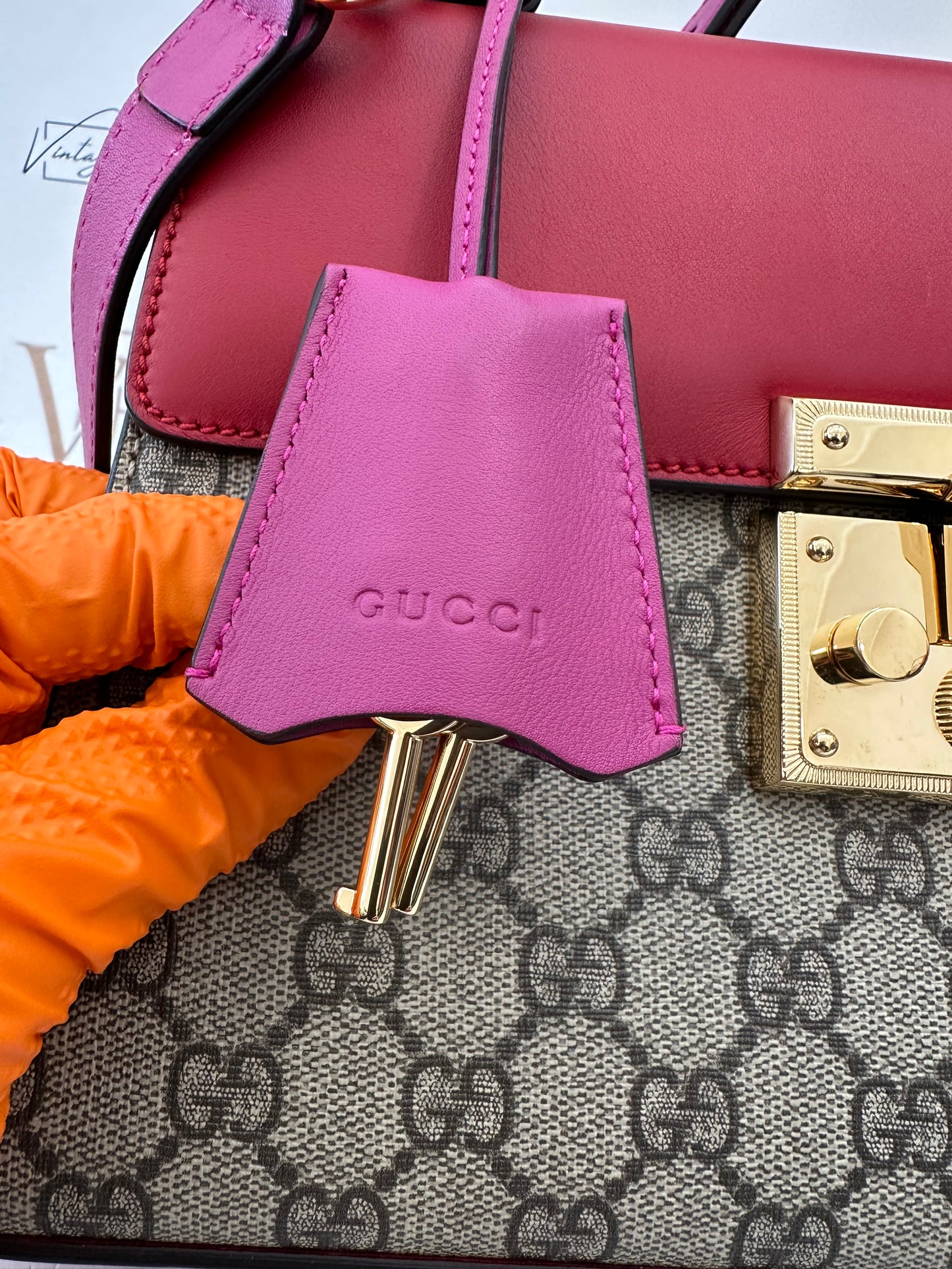 382992 - Gucci Padlock