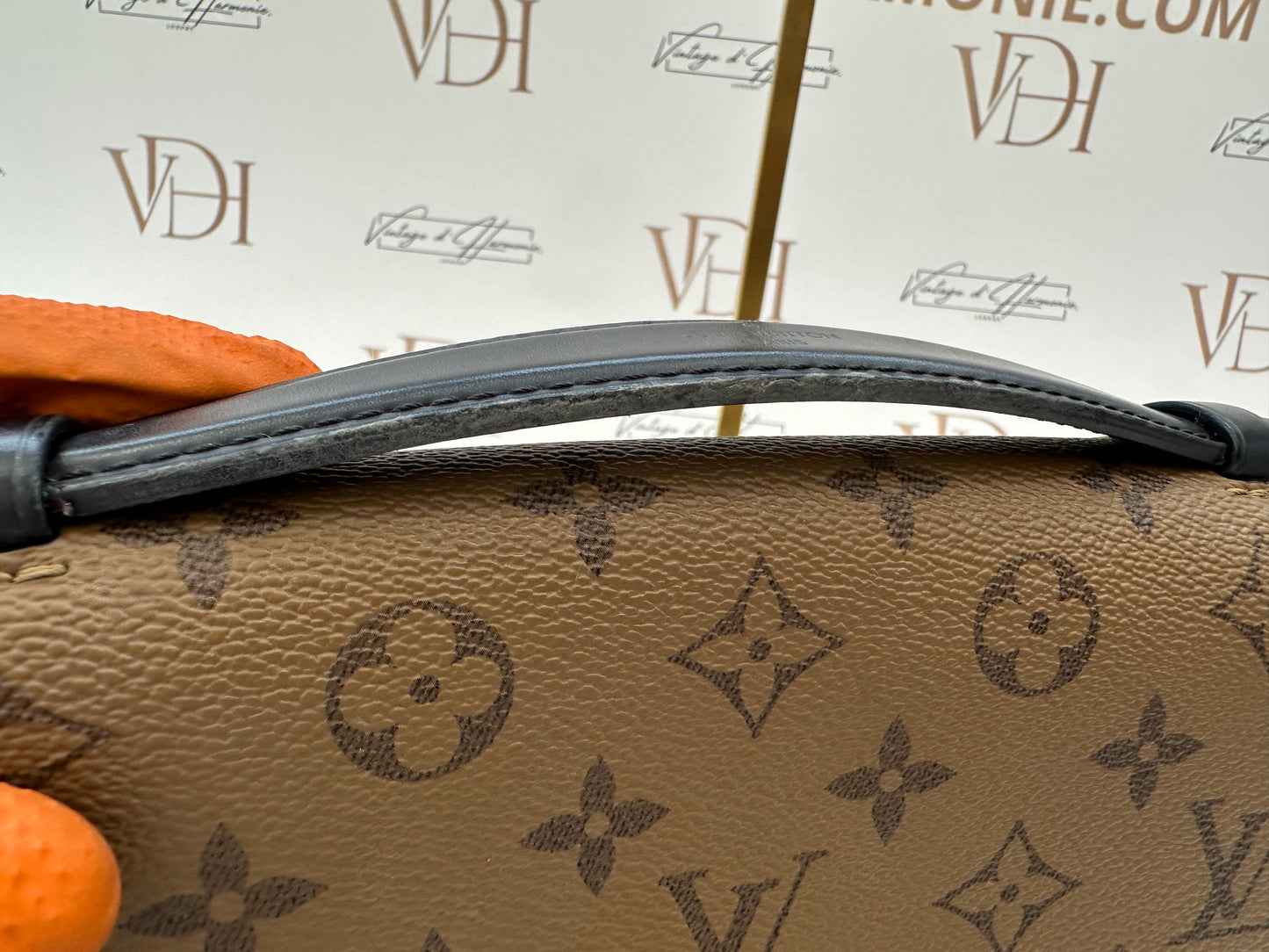 102326 - Louis Vuitton Metis Reverse