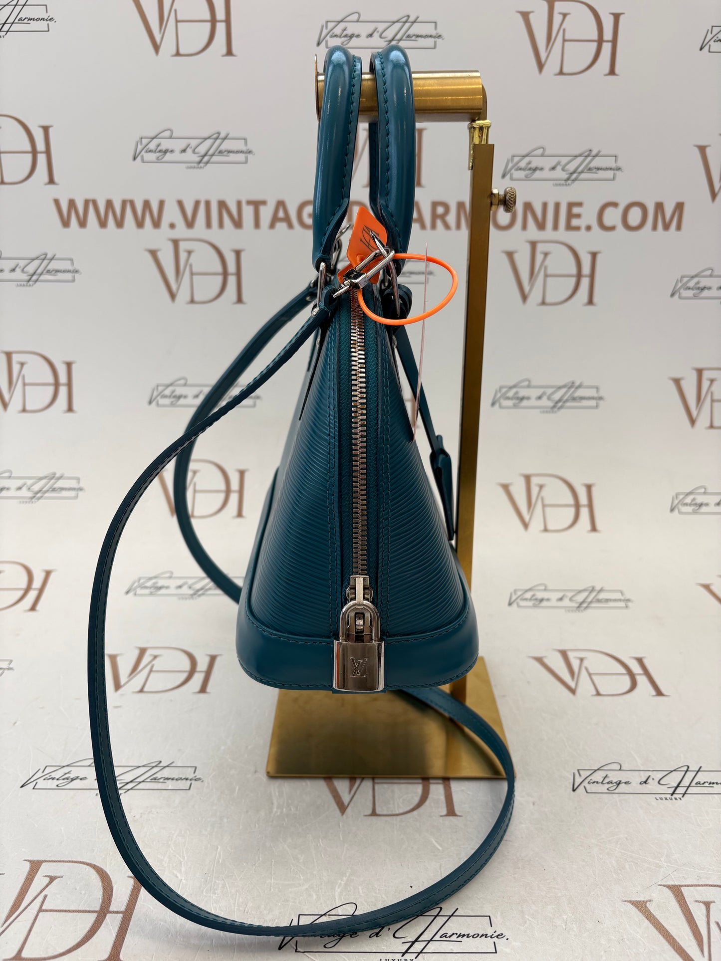 383505 - Louis Vuitton Alma BB Epi Blue