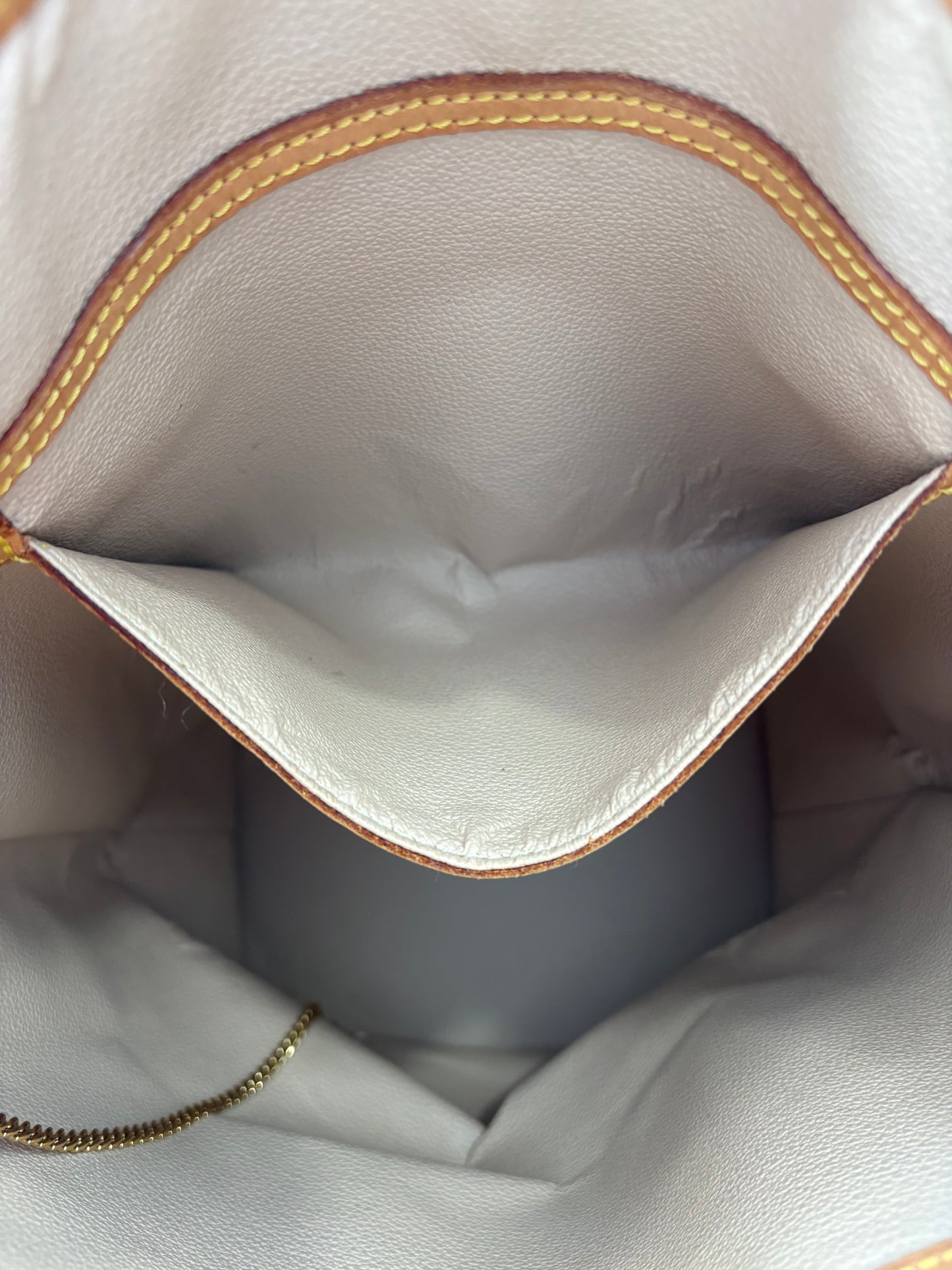 018844 - Louis Vuitton Bucket GM
