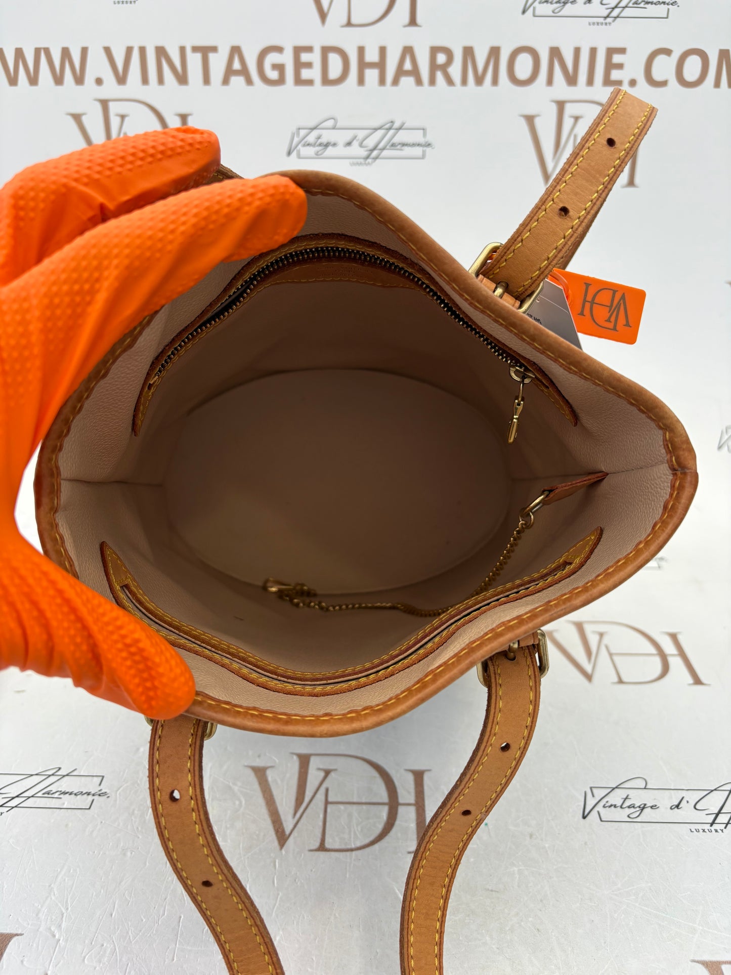 017657 - Louis Vuitton Bucket PM