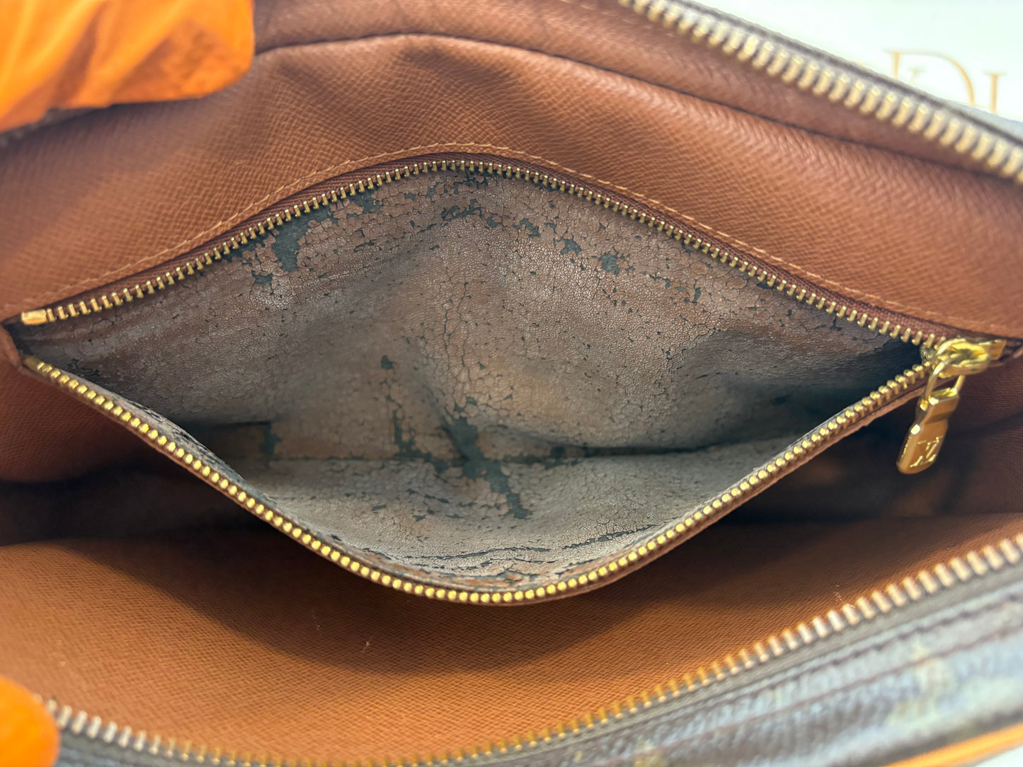018116 - Louis Vuitton Dragonne GM