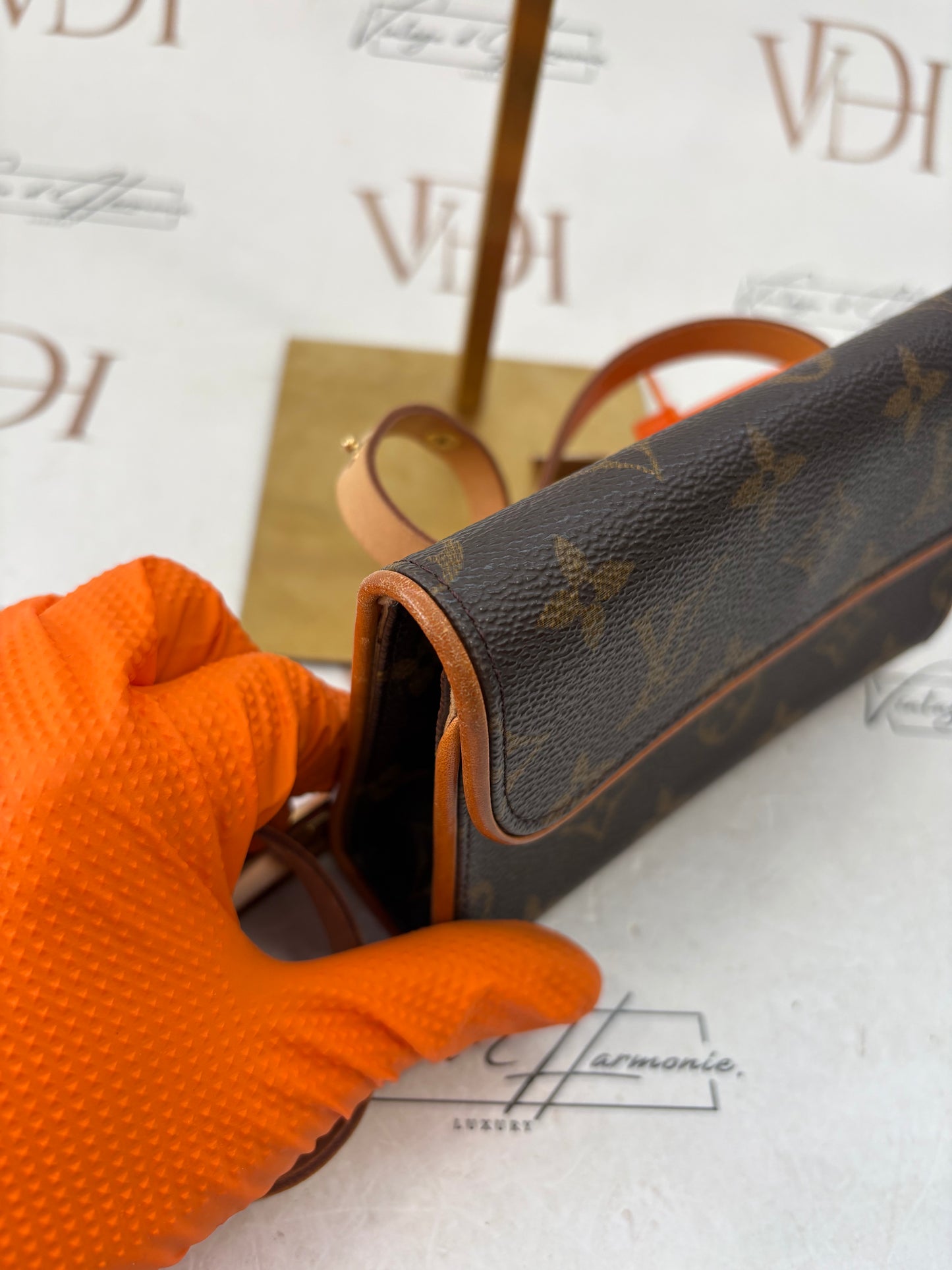 018982 - Louis Vuitton Florentine