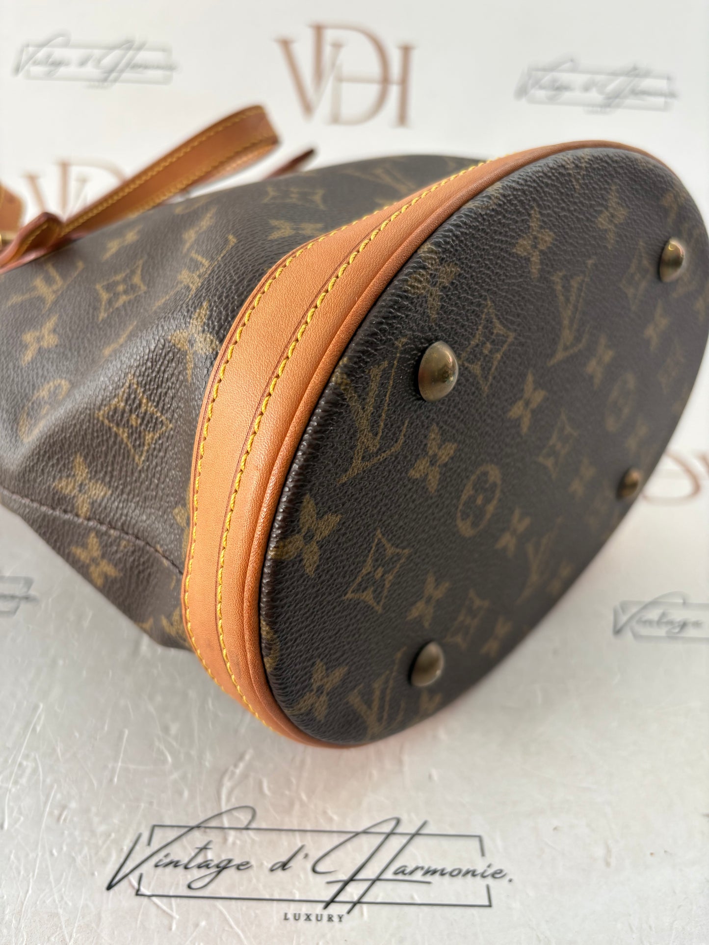 019009 - Louis Vuitton Bucket PM