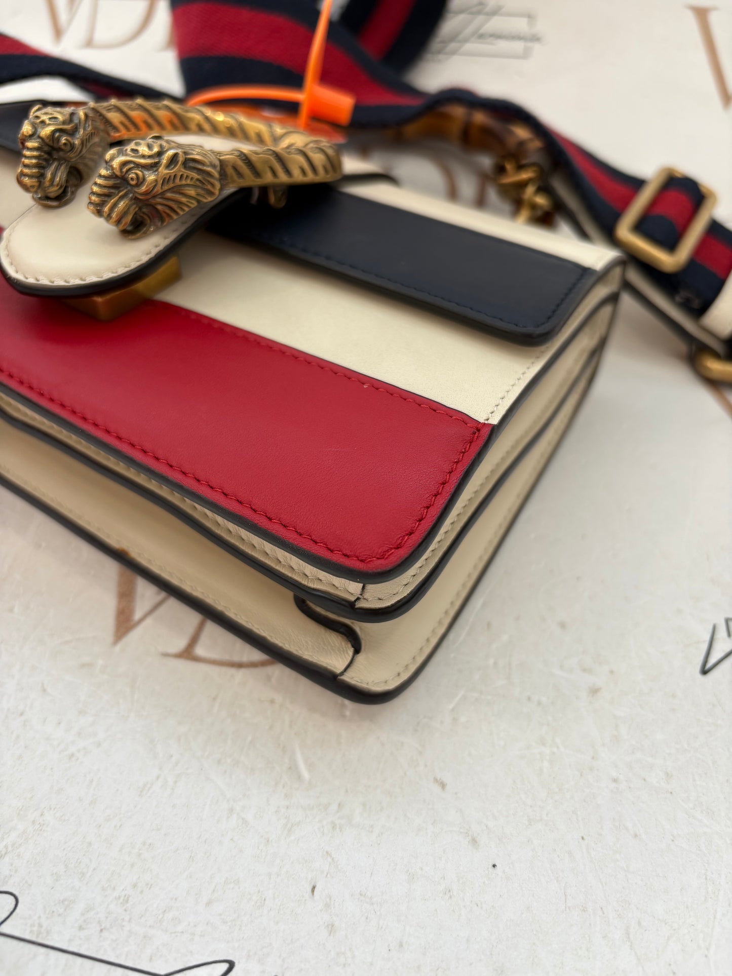 201665 - Gucci Dionysus