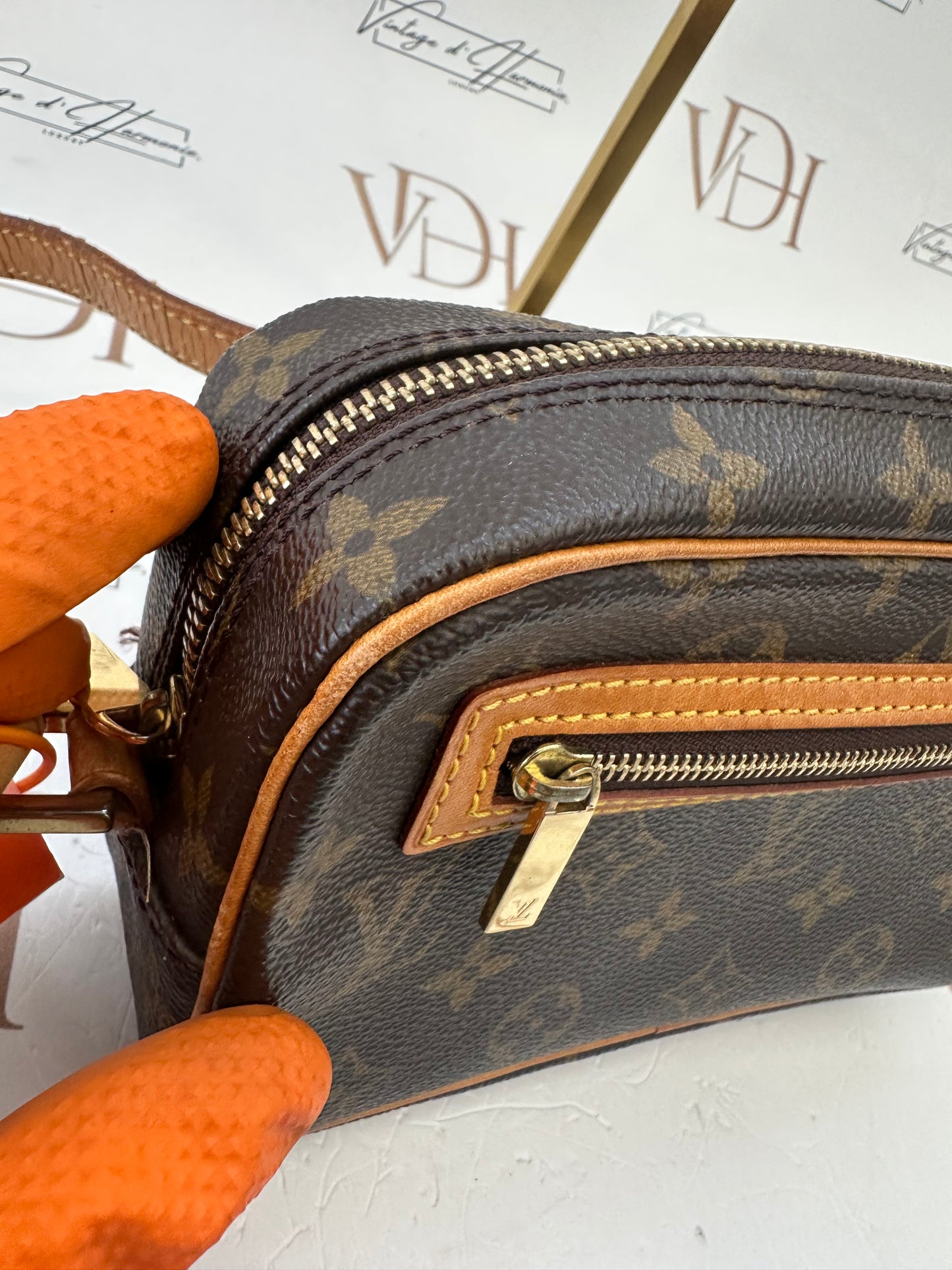017763 - Louis Vuitton Pochette Cite