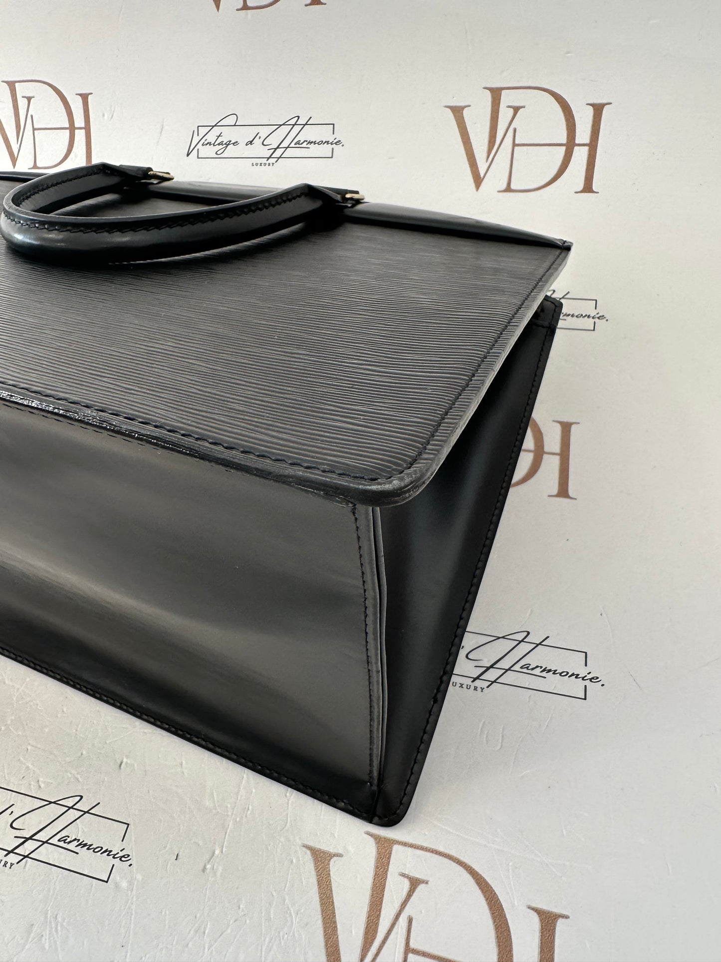 017808 - Louis Vuitton Black Epi Riviera