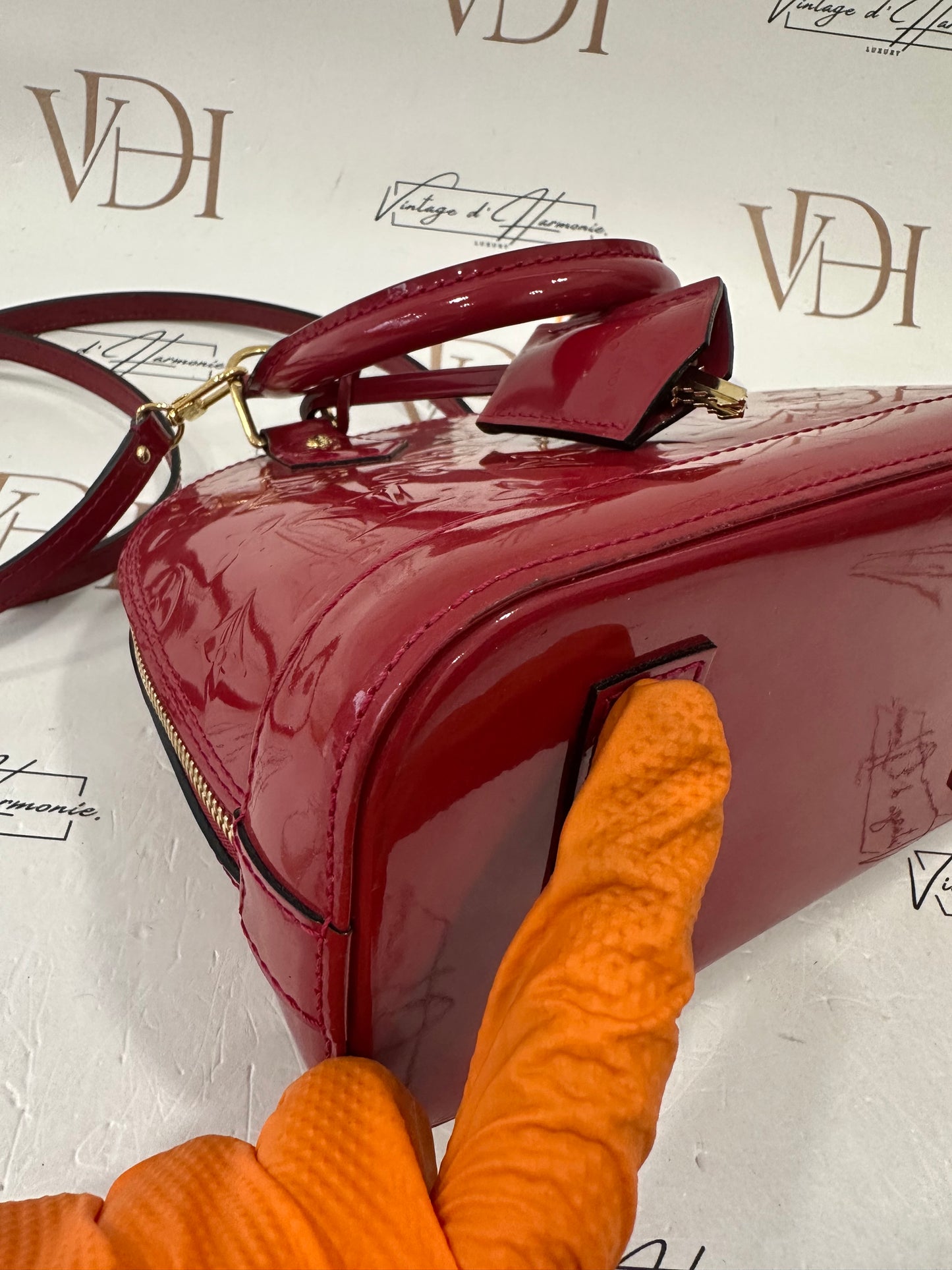 382849 - Louis Vuitton Alma BB Vernis