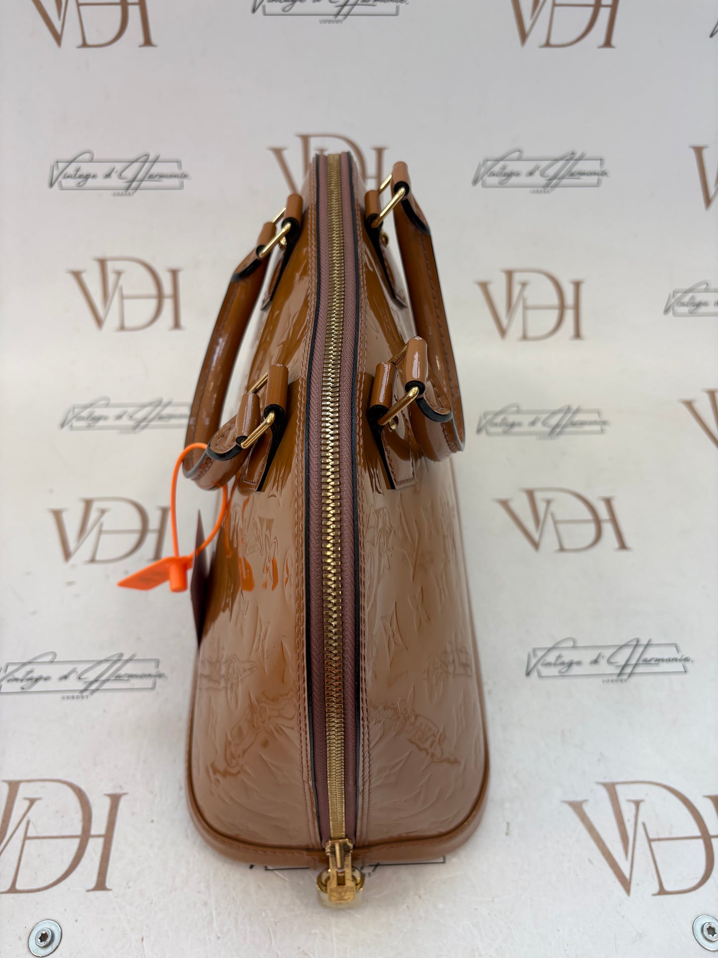 201399 - Louis Vuitton Alma Vernis