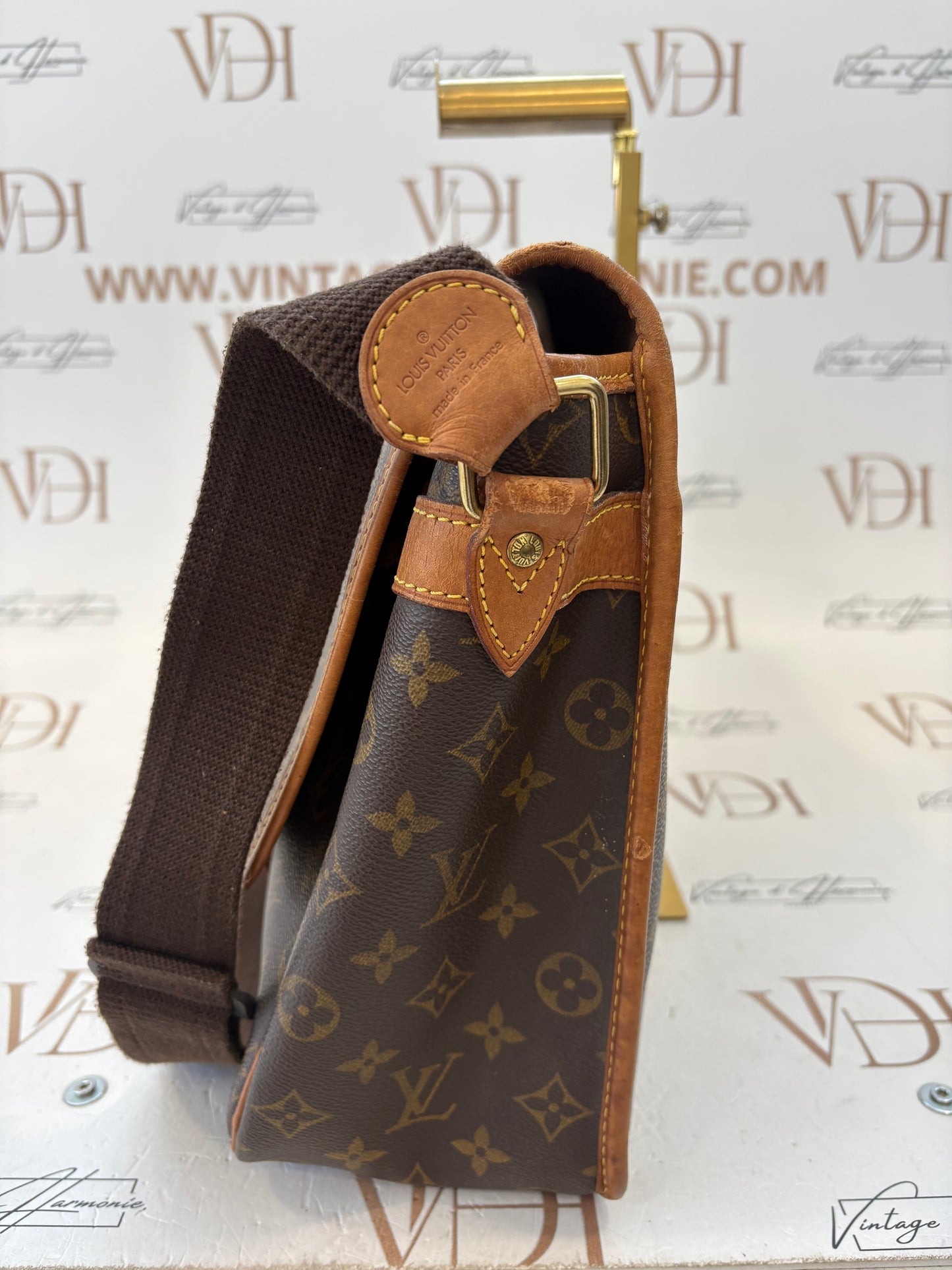 018720 - Louis Vuitton Gibeciere GM